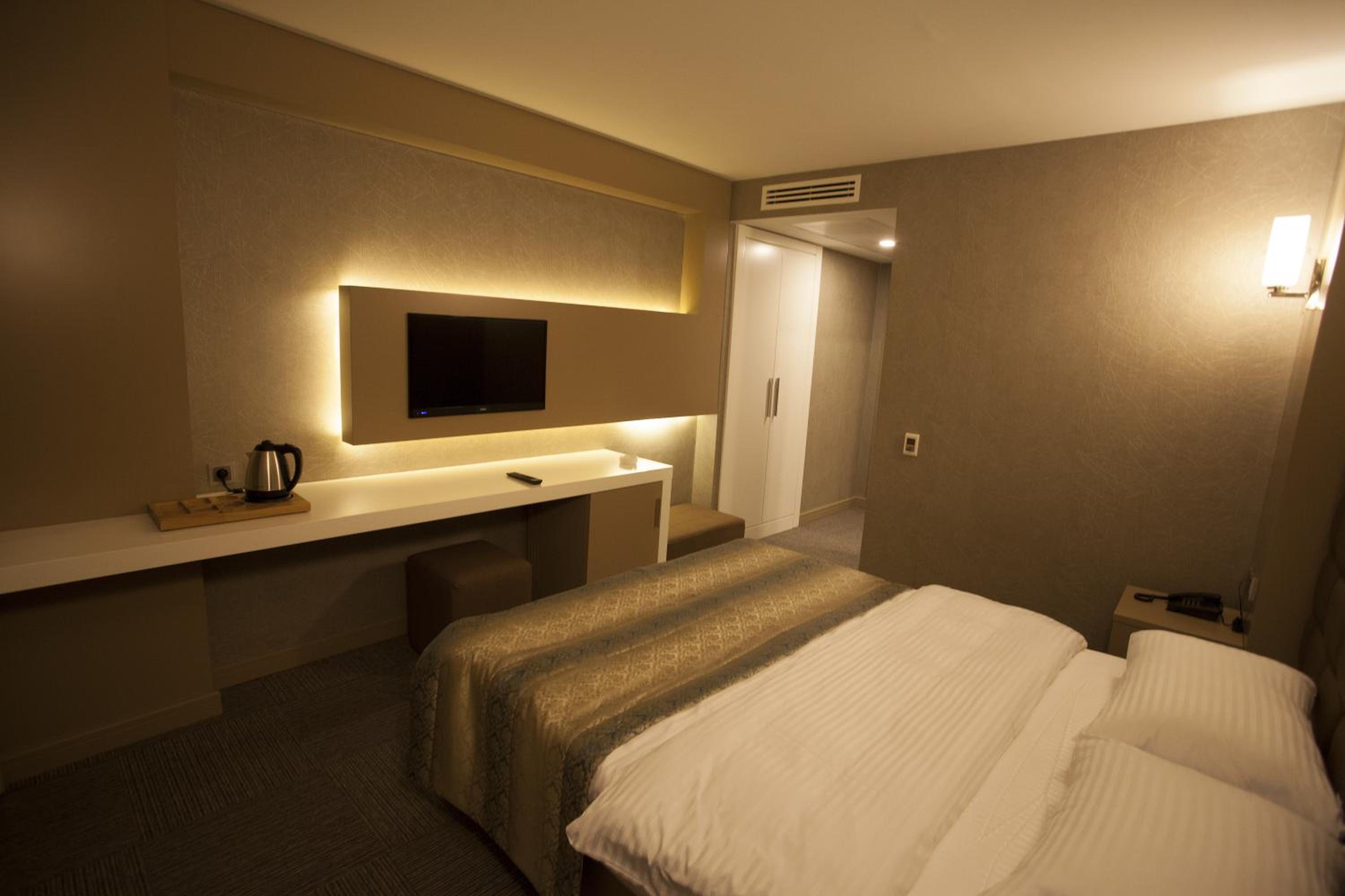 Standard Double or Twin Room photo 3
