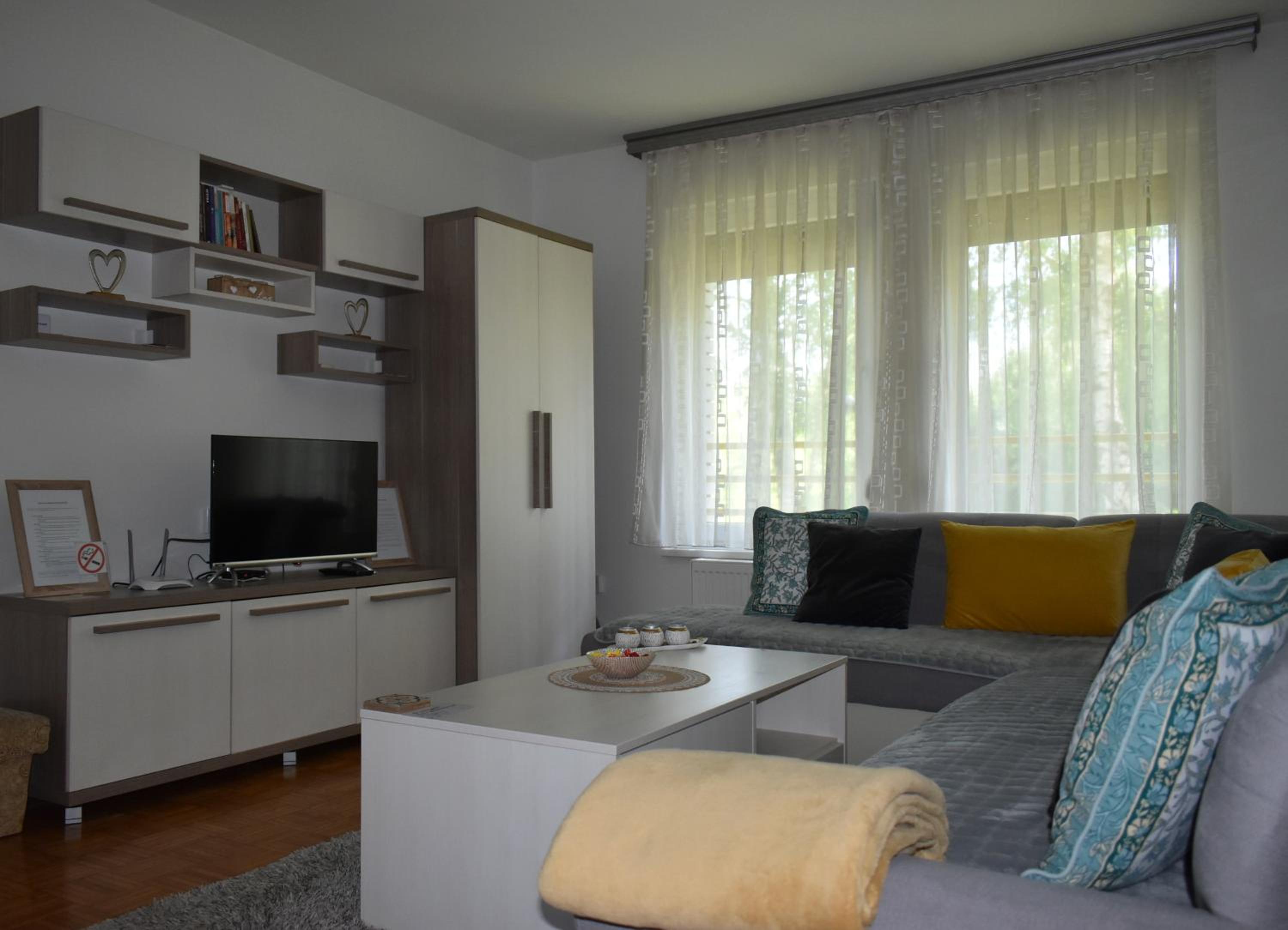 One-Bedroom Apartment photo 2