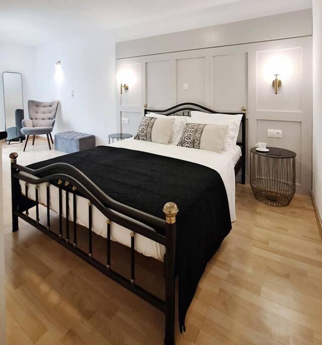 One-Bedroom House photo 1