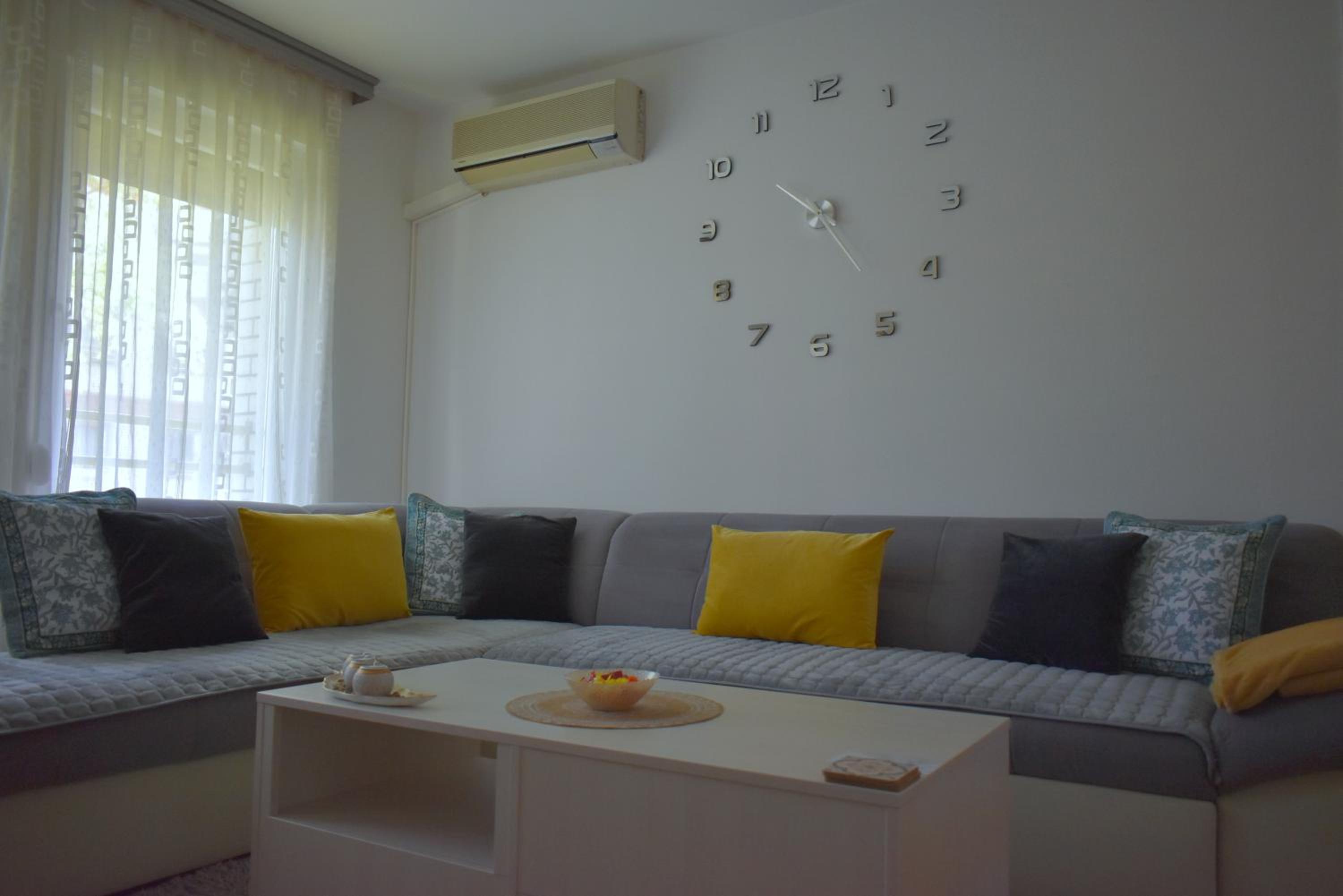 One-Bedroom Apartment photo 3