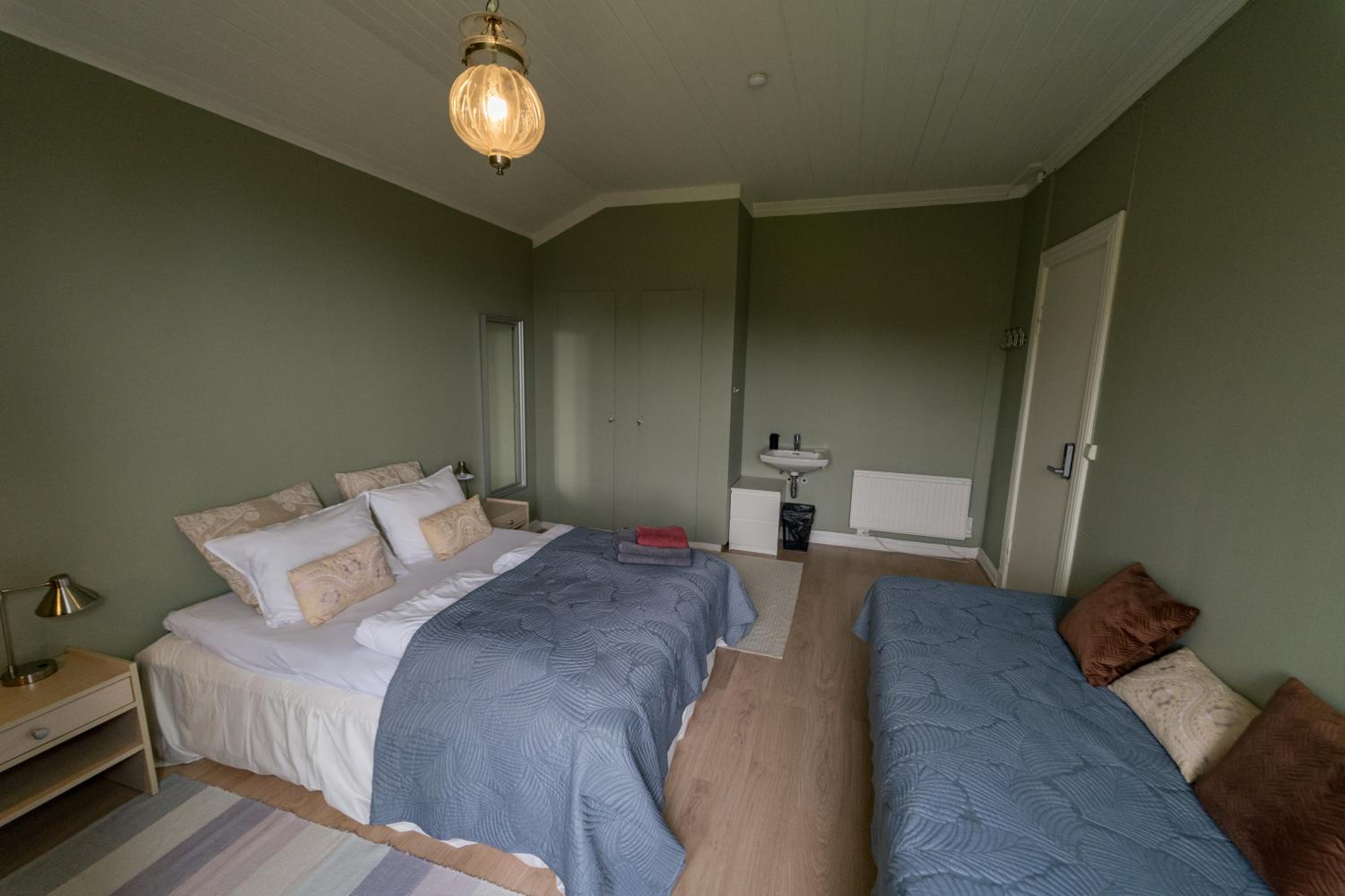 Basic Triple Room with Shared Bathroom