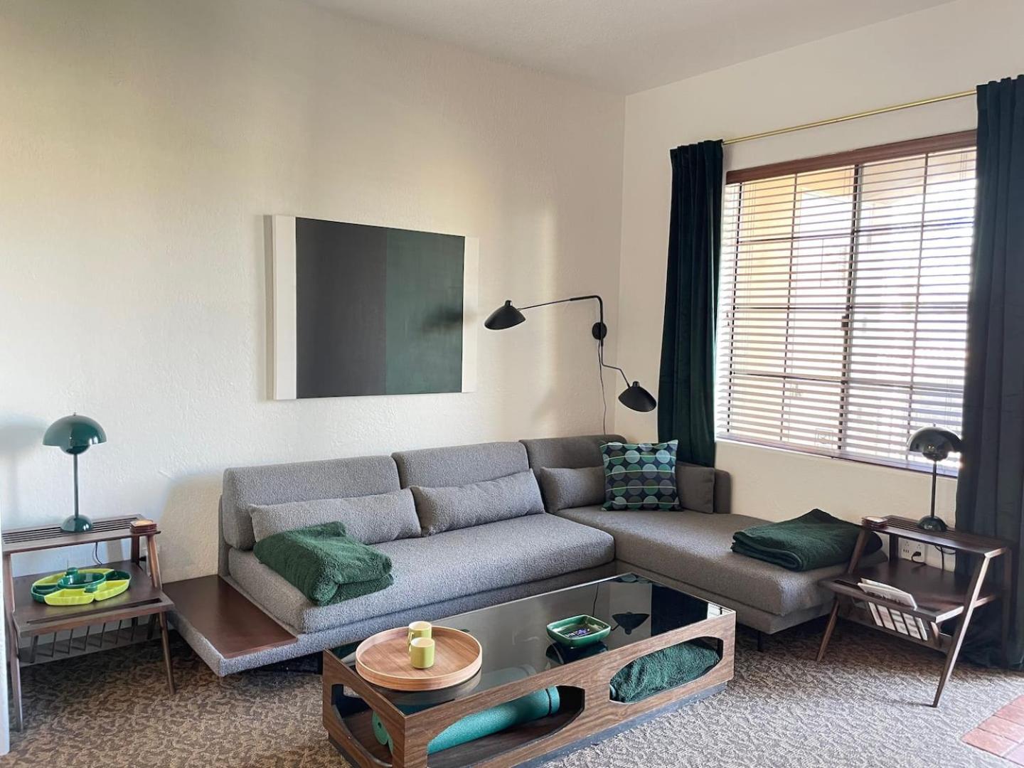 Apartment with Mountain View photo 1