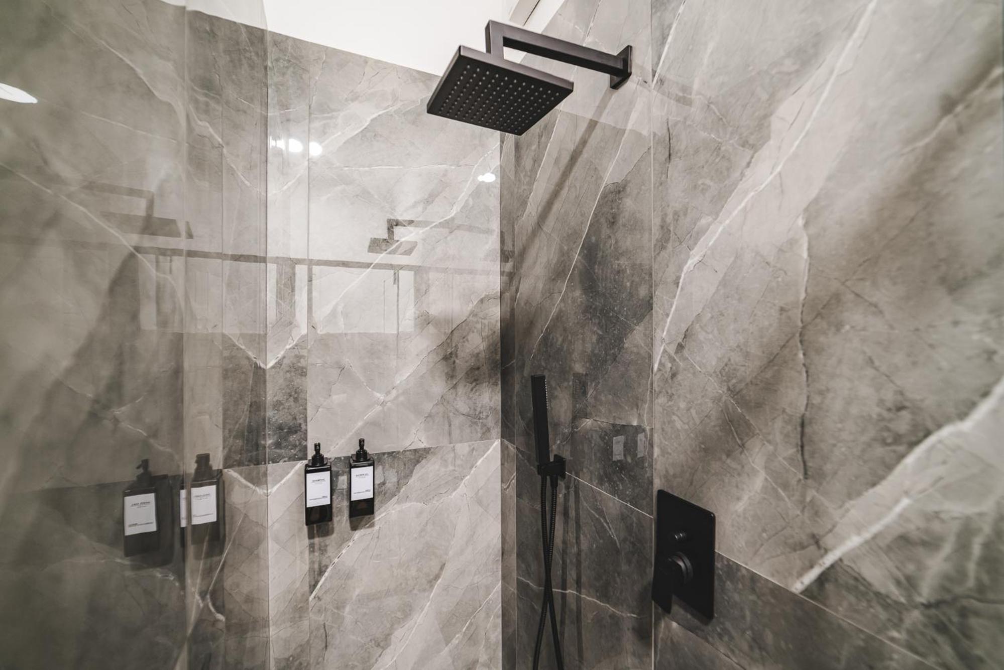 Single Room with Shared Bathroom photo 2