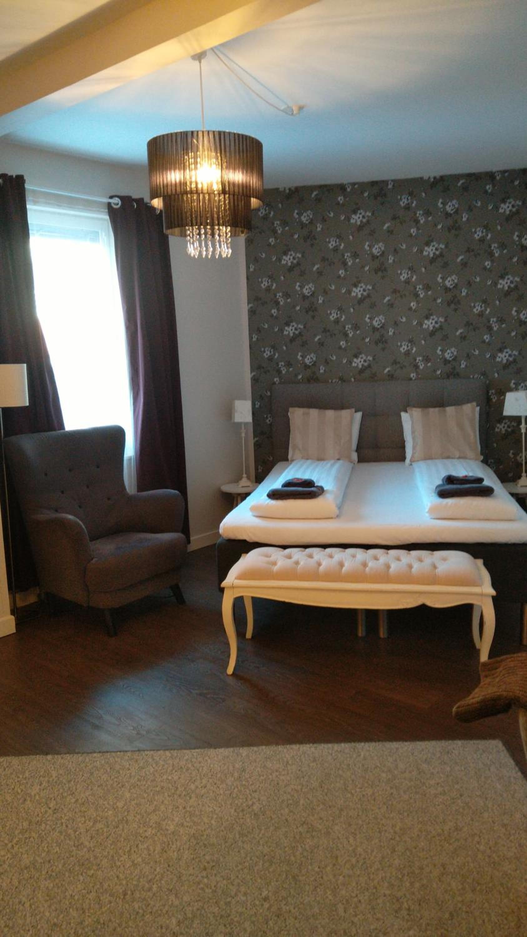 Double Room with Private Bathroom - Photo 11