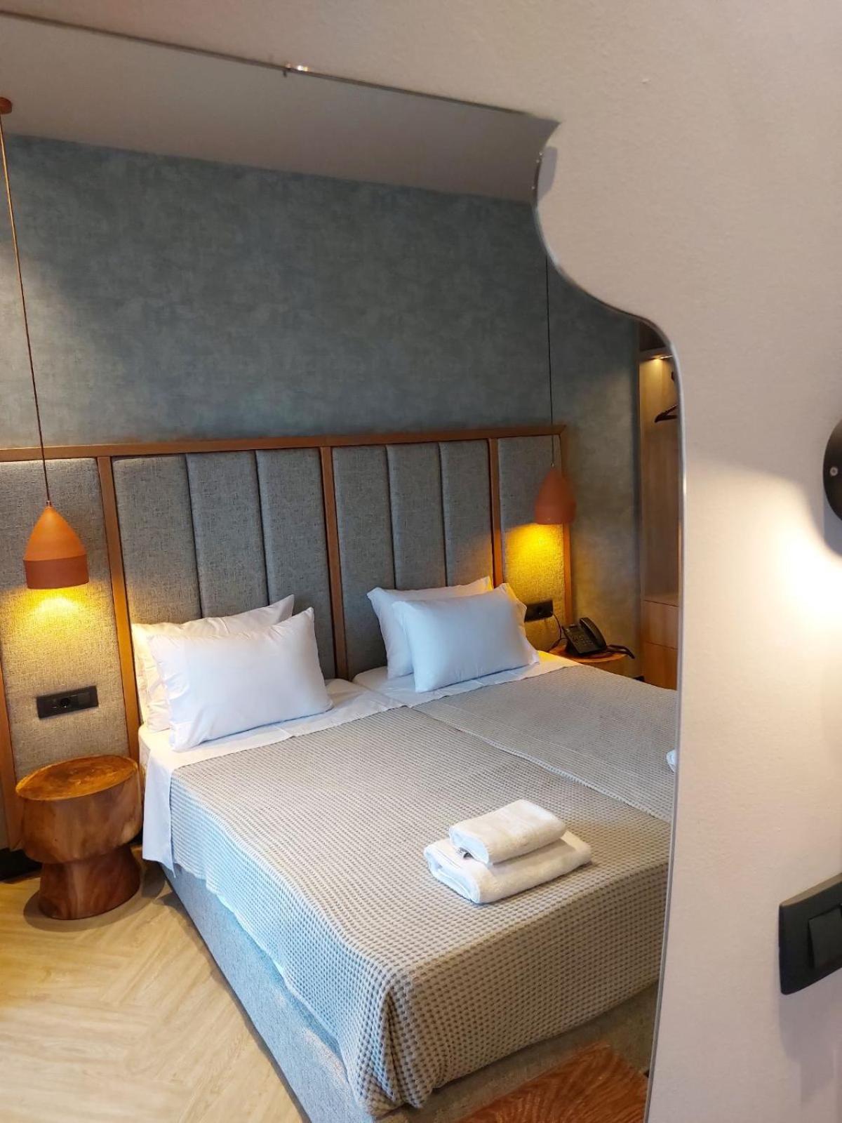 Superior Double Room with Pool View - Photo 4