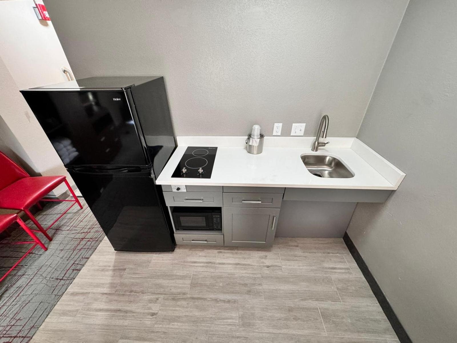 Standard King Room - Mobility Accessible - Photo 5