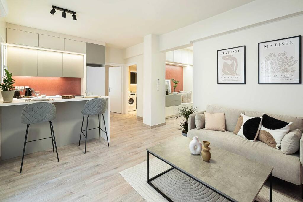 One-Bedroom Apartment photo 1