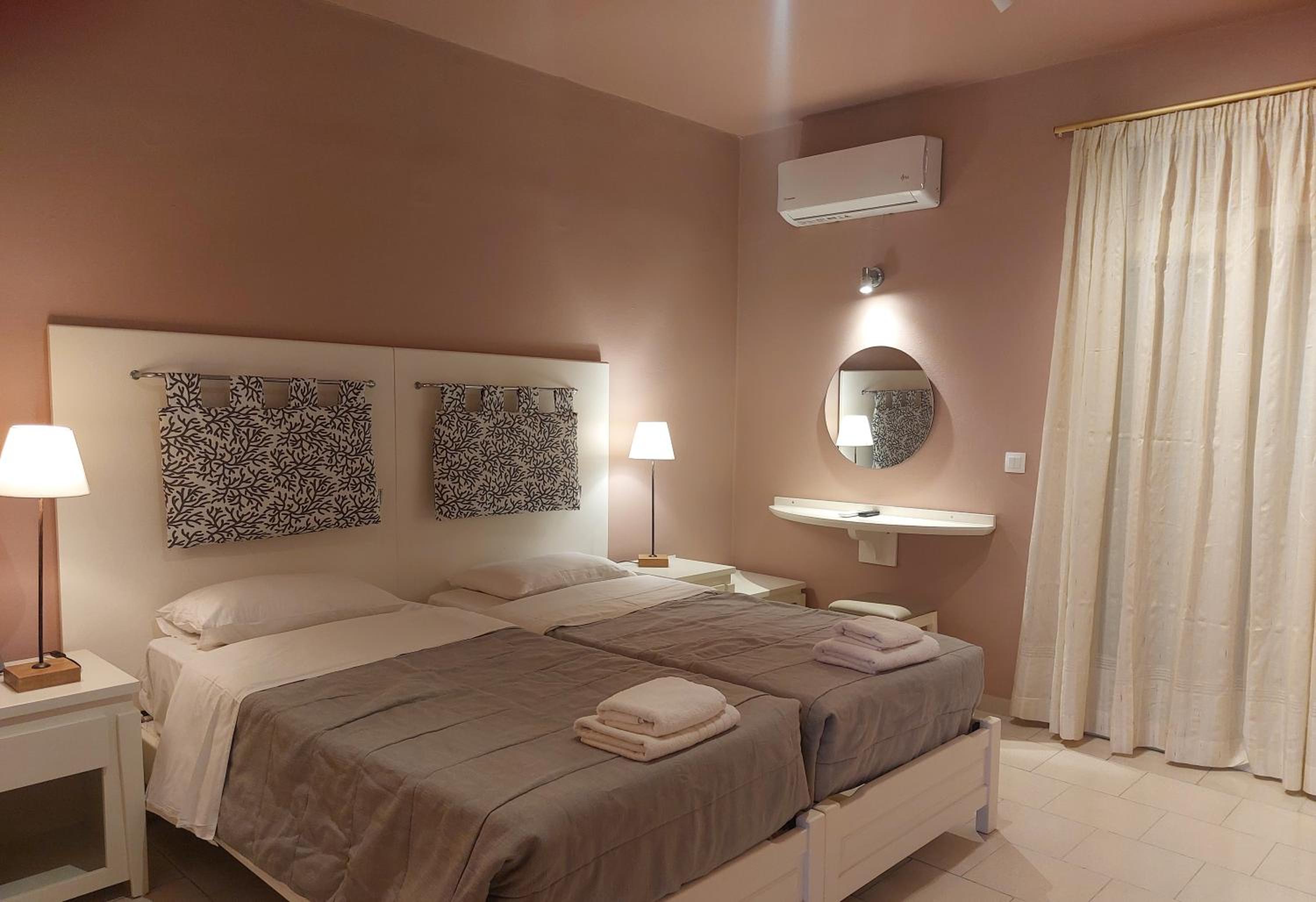 Double Room - Photo 3