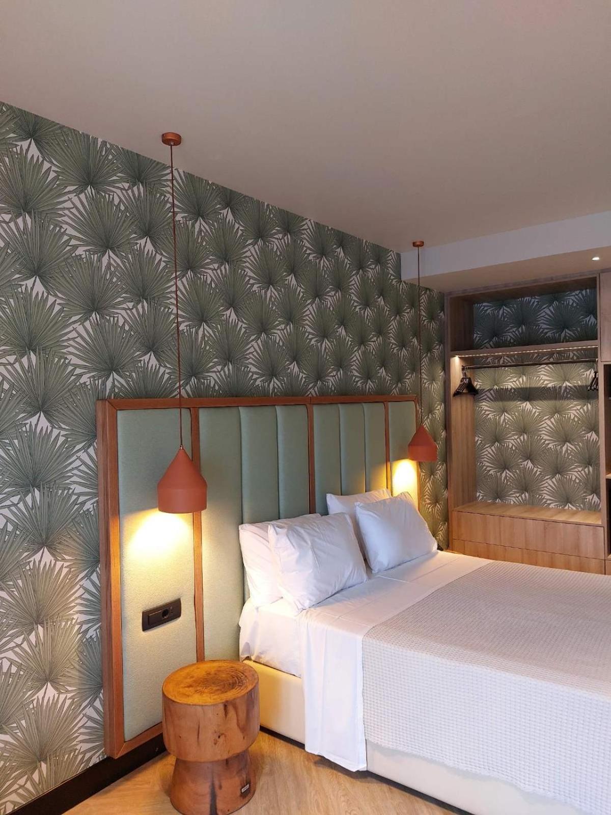 Superior Double Room with Pool View - Photo 3