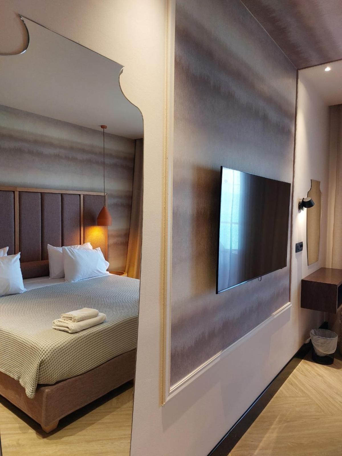 Superior Double Room with Pool View - Photo 2