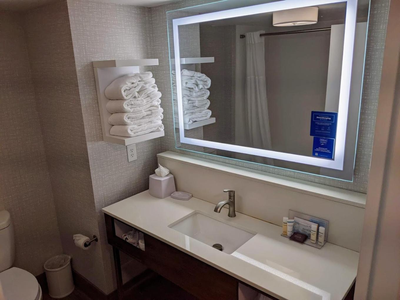 King Room with Microwave and Refrigerator - Non-Smoking - Photo 3