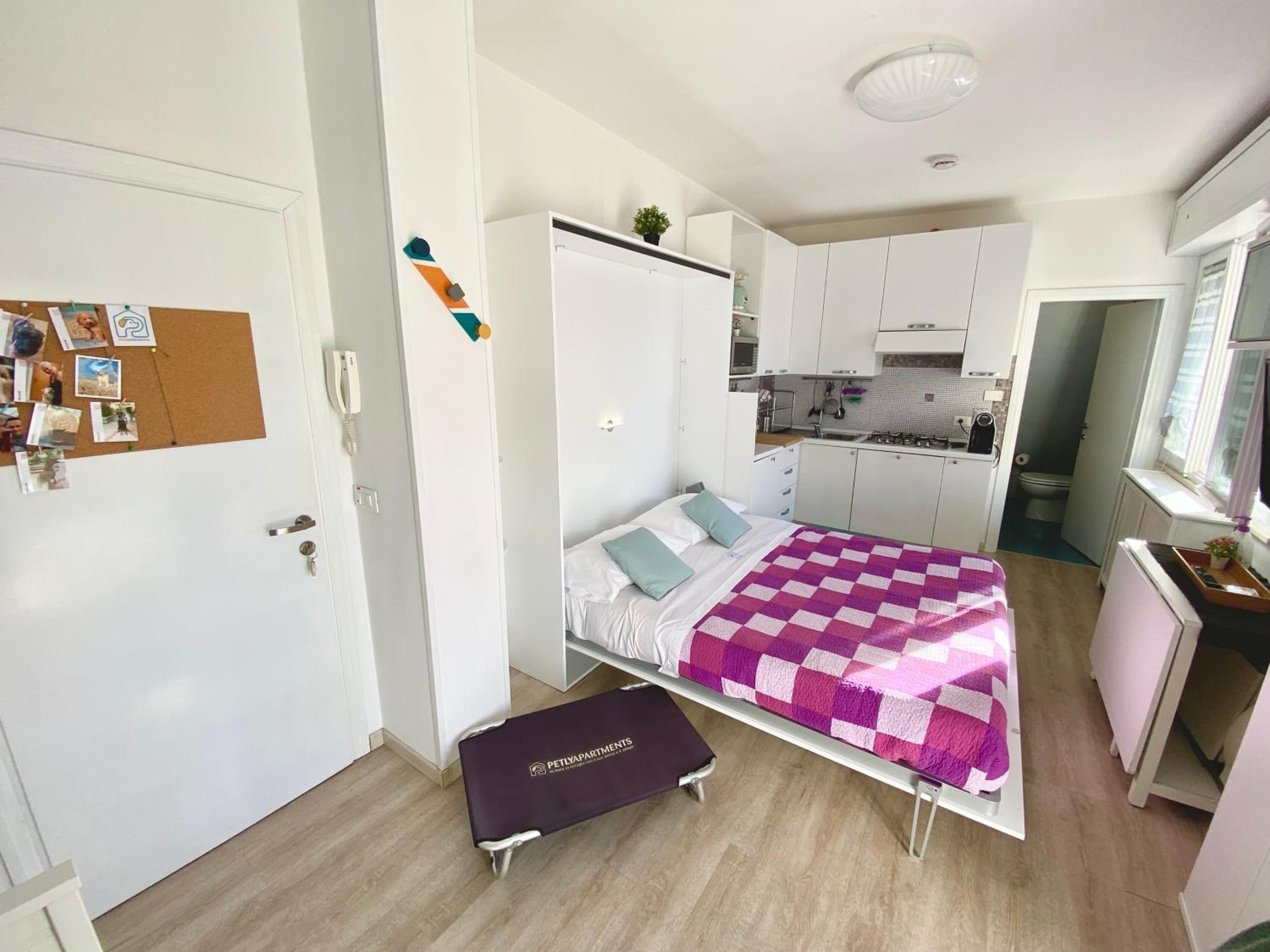 Apartment with Terrace - Photo 18
