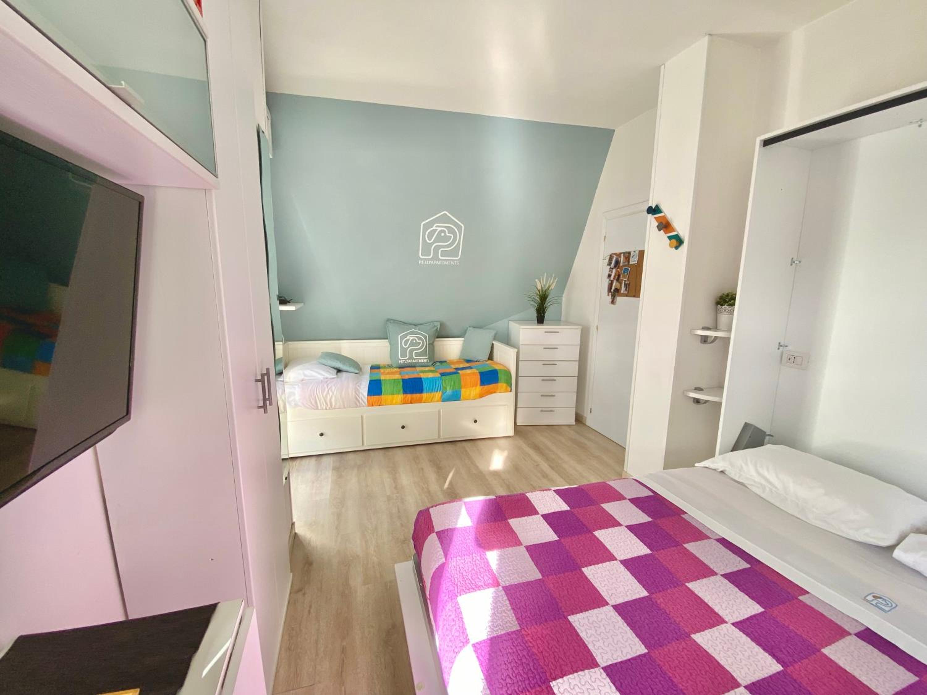 Apartment with Terrace - Photo 11