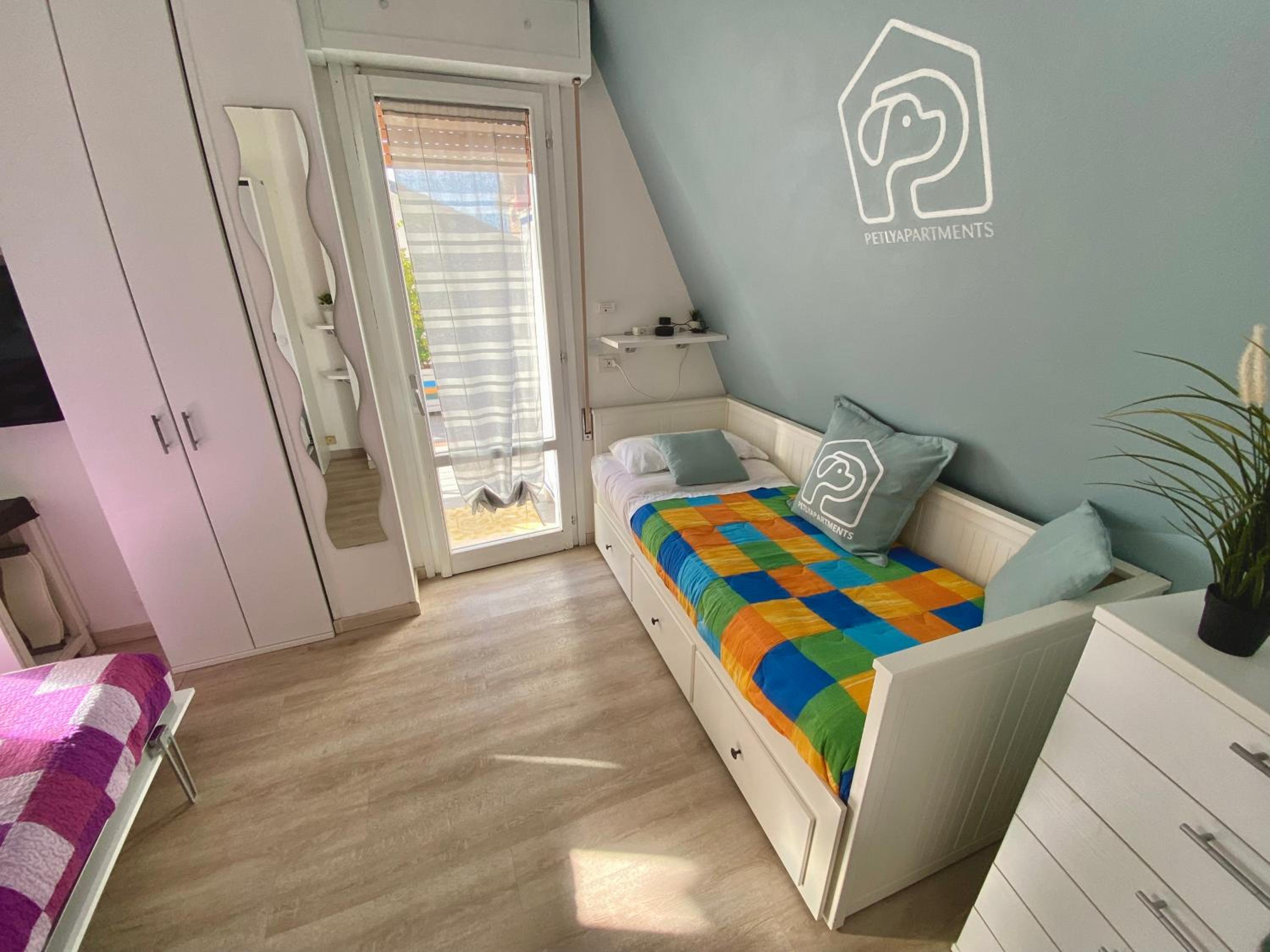 Apartment with Terrace - Photo 9