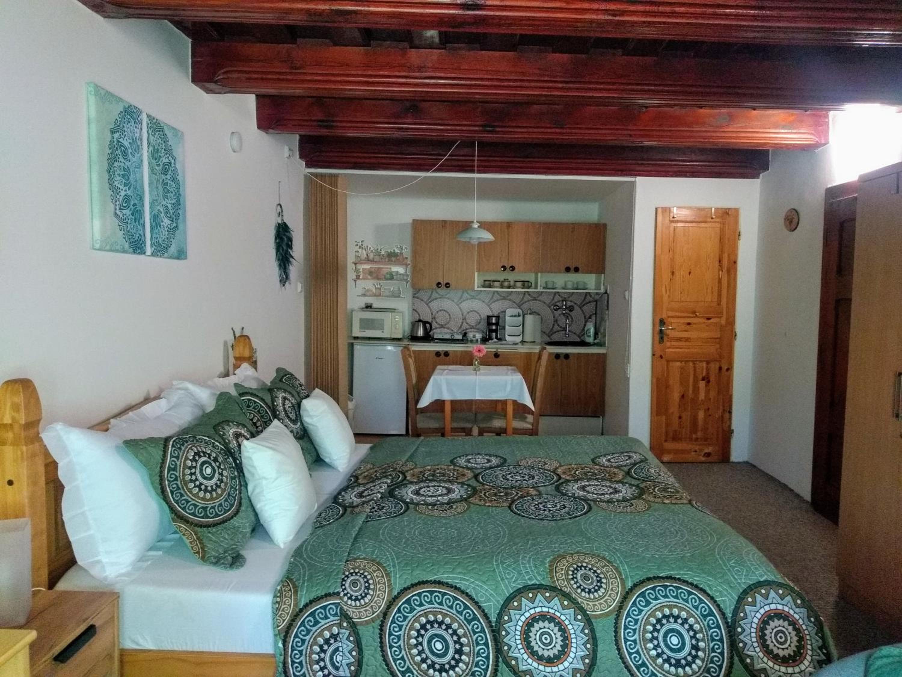 Studio Apartment (2-3 Adults) photo 2