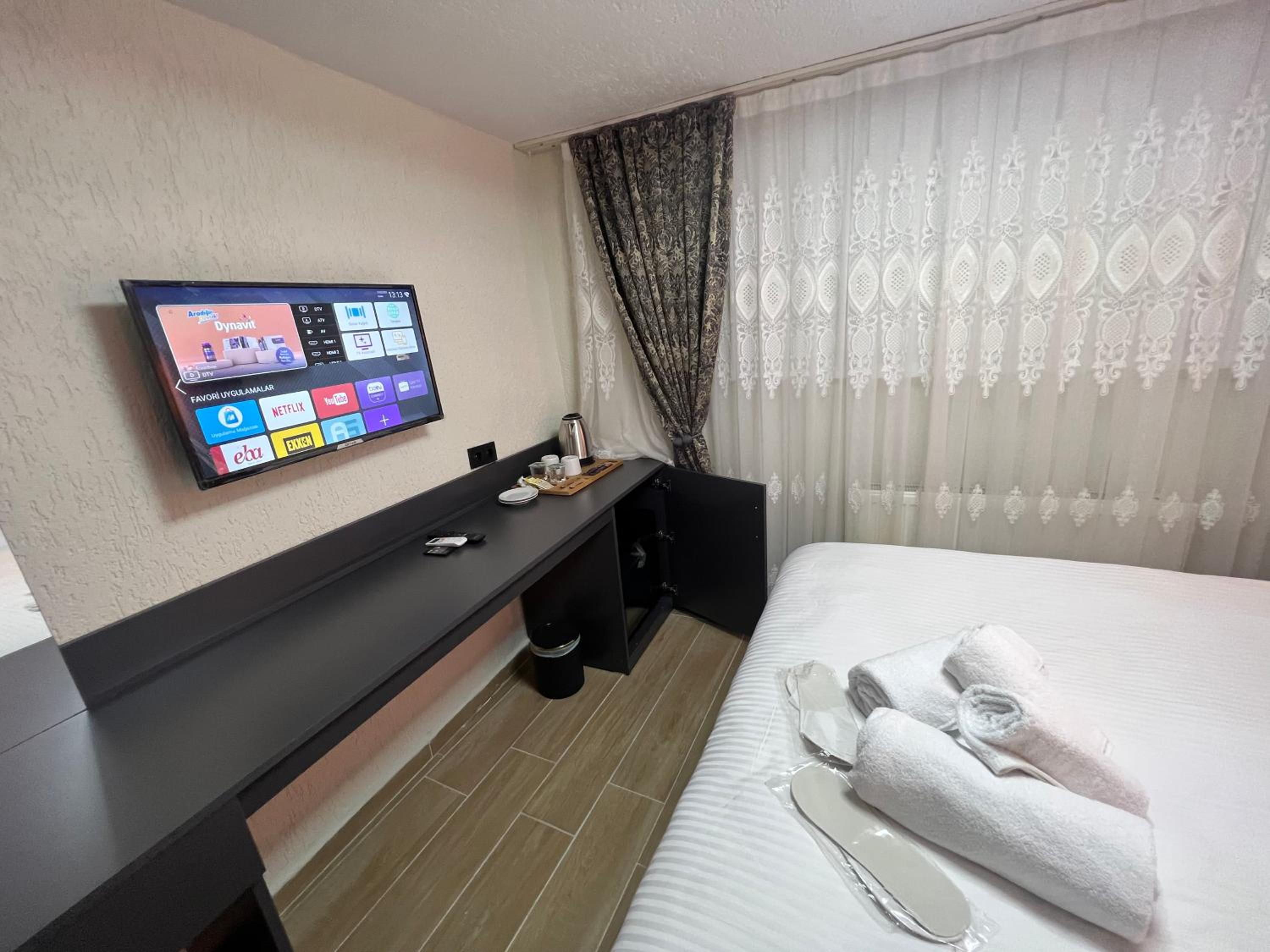 Budget Double Room photo 3