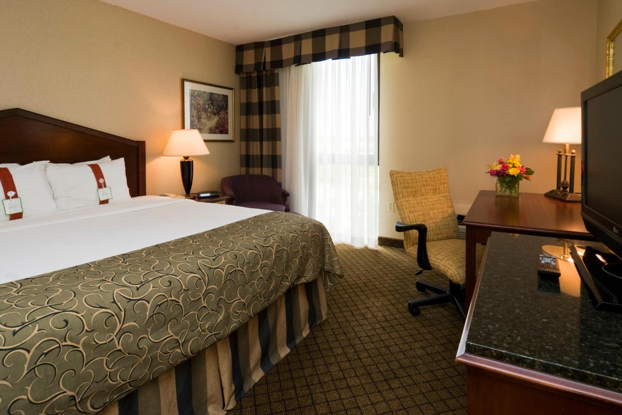 Two-Bedroom Suite - Photo 3