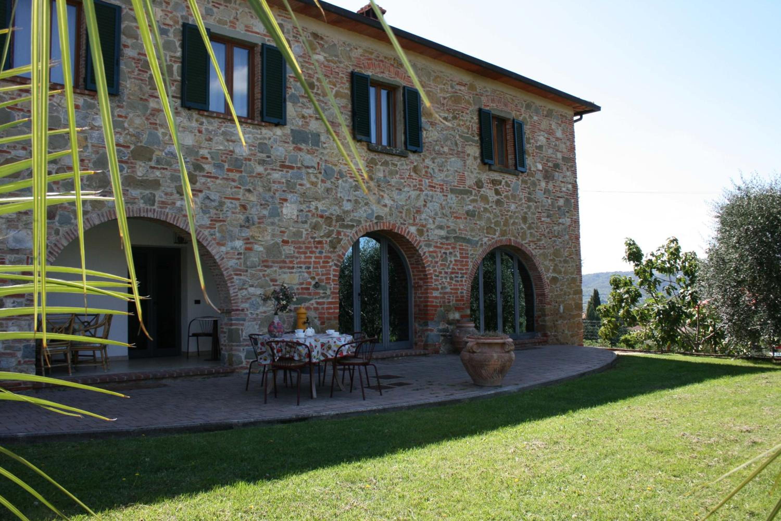 Five-Bedroom Villa - Split Level  photo 2