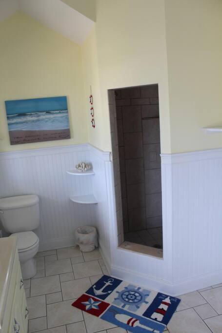 Five-Bedroom House photo 2