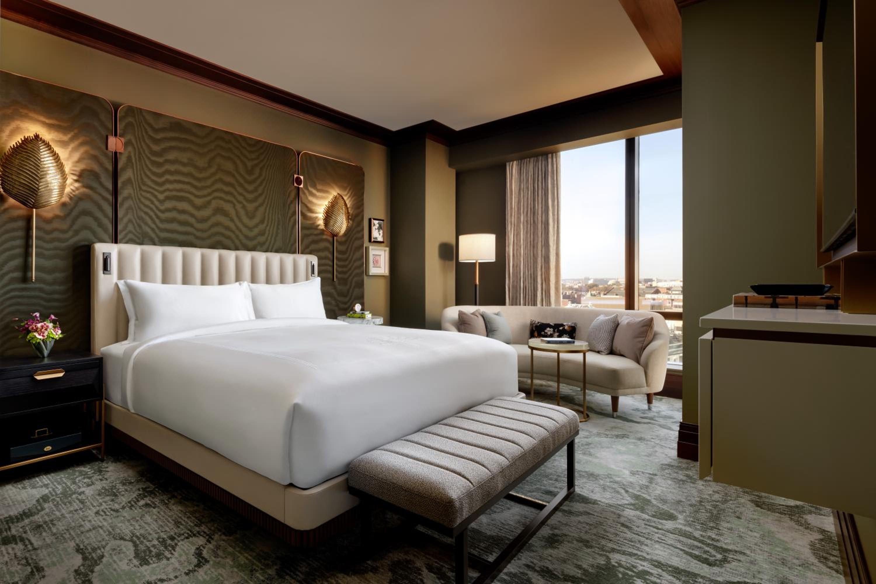 Emerald One Bedroom King Suite with Butler Service and Wet Bar