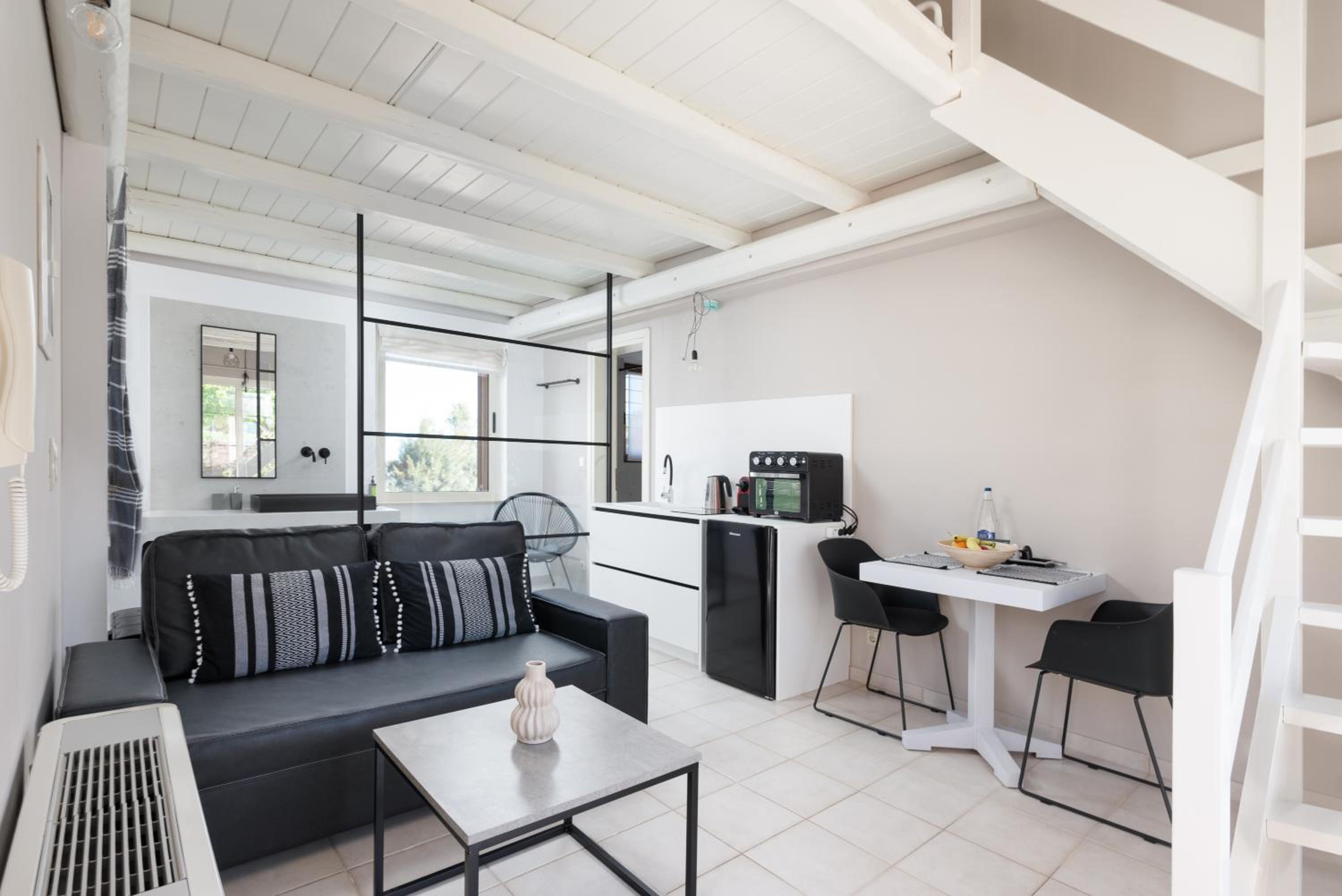 Deluxe Loft - Photo 14