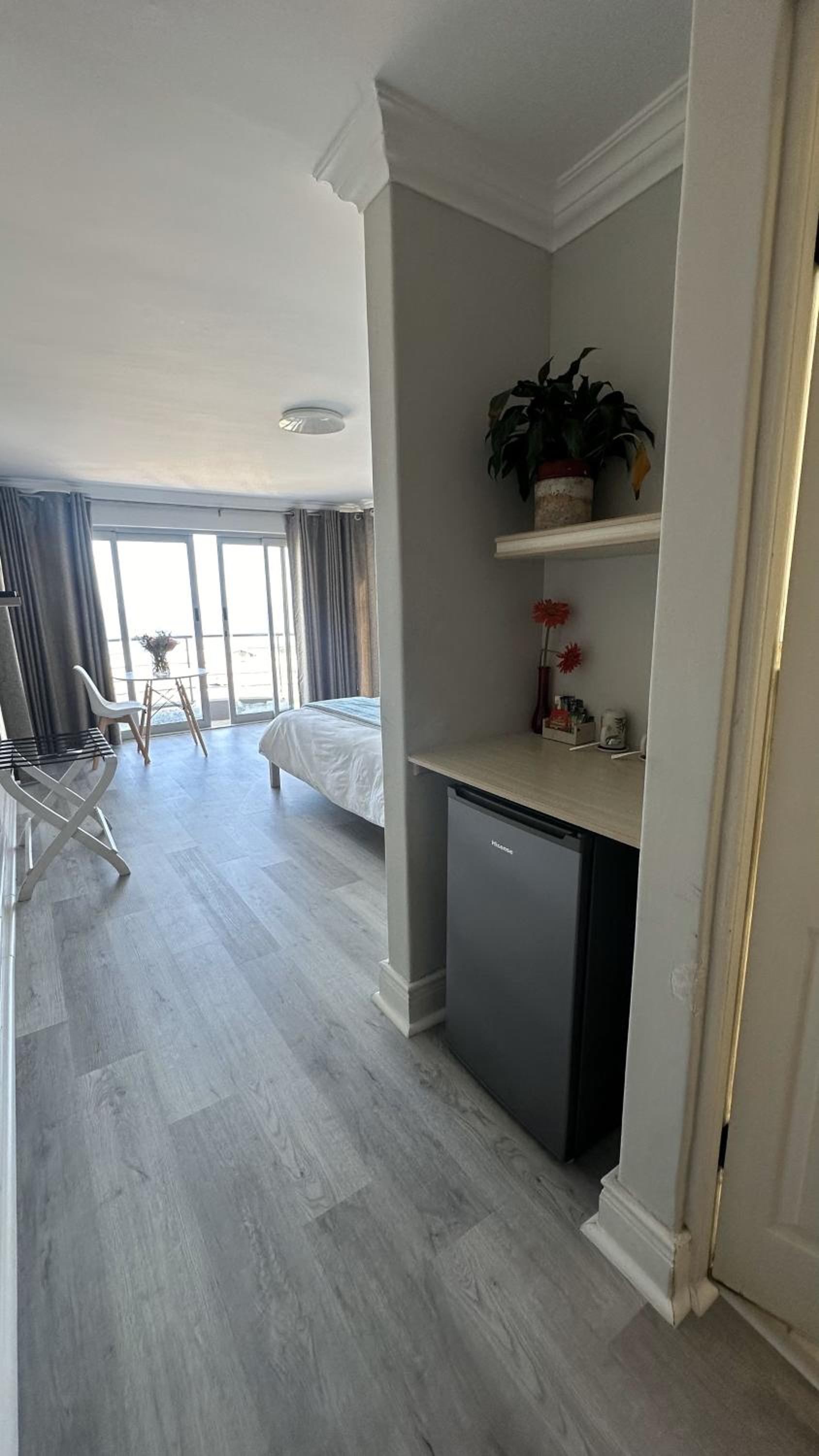 Queen Suite with Sea View - Photo 7