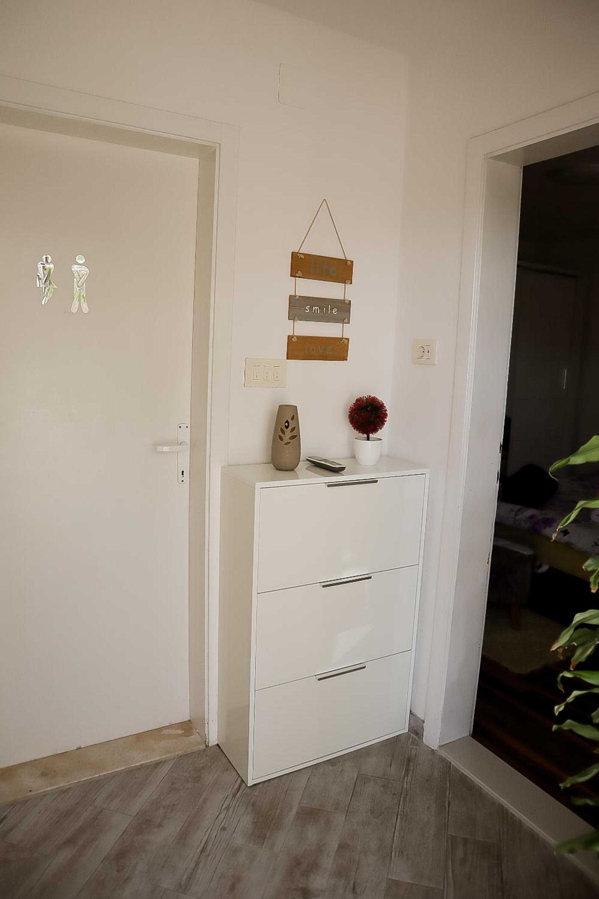 One Bedroom Apartment with Terrace - Photo 3
