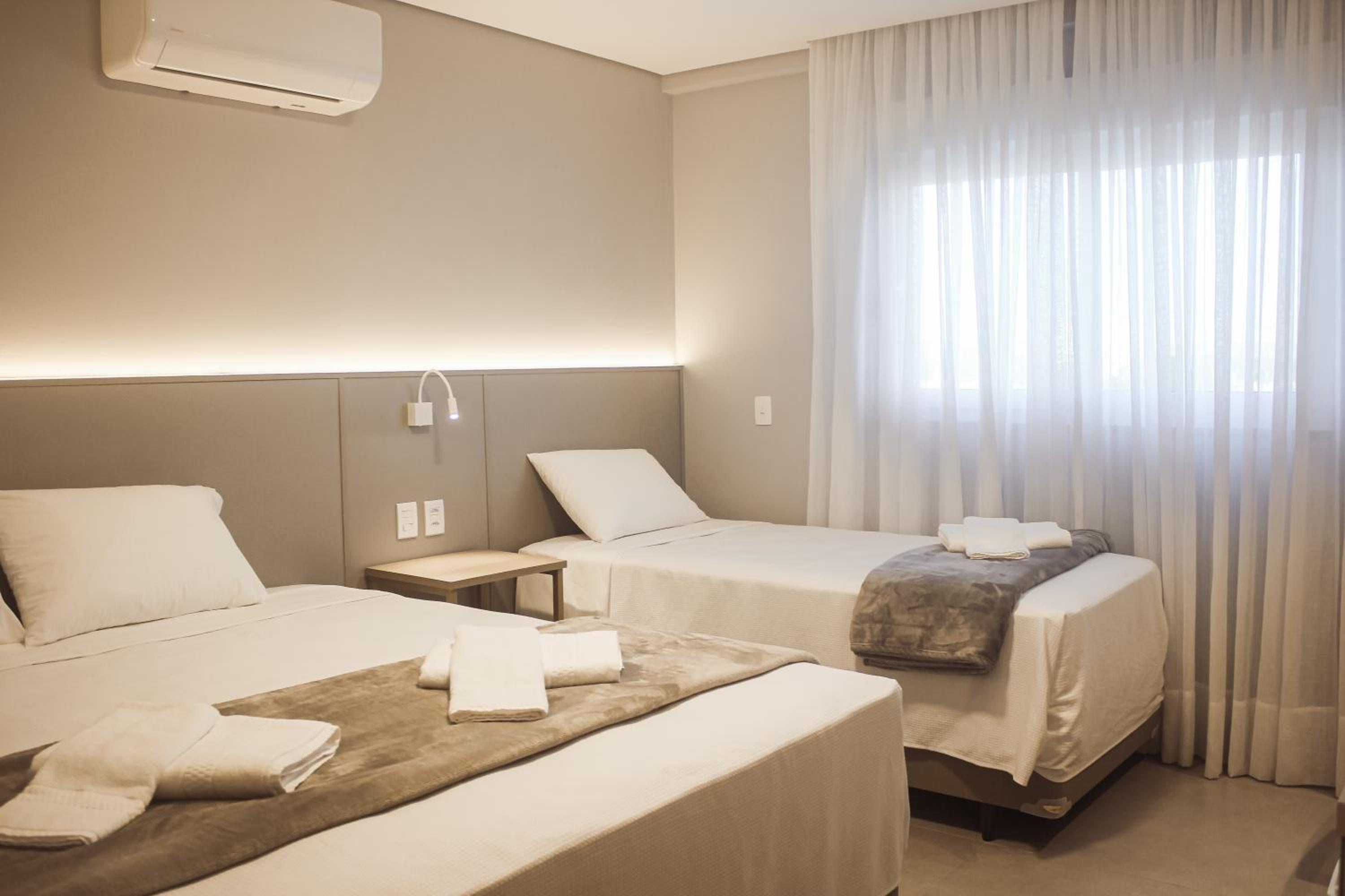 Room with King size Bed and Single Bed photo 2
