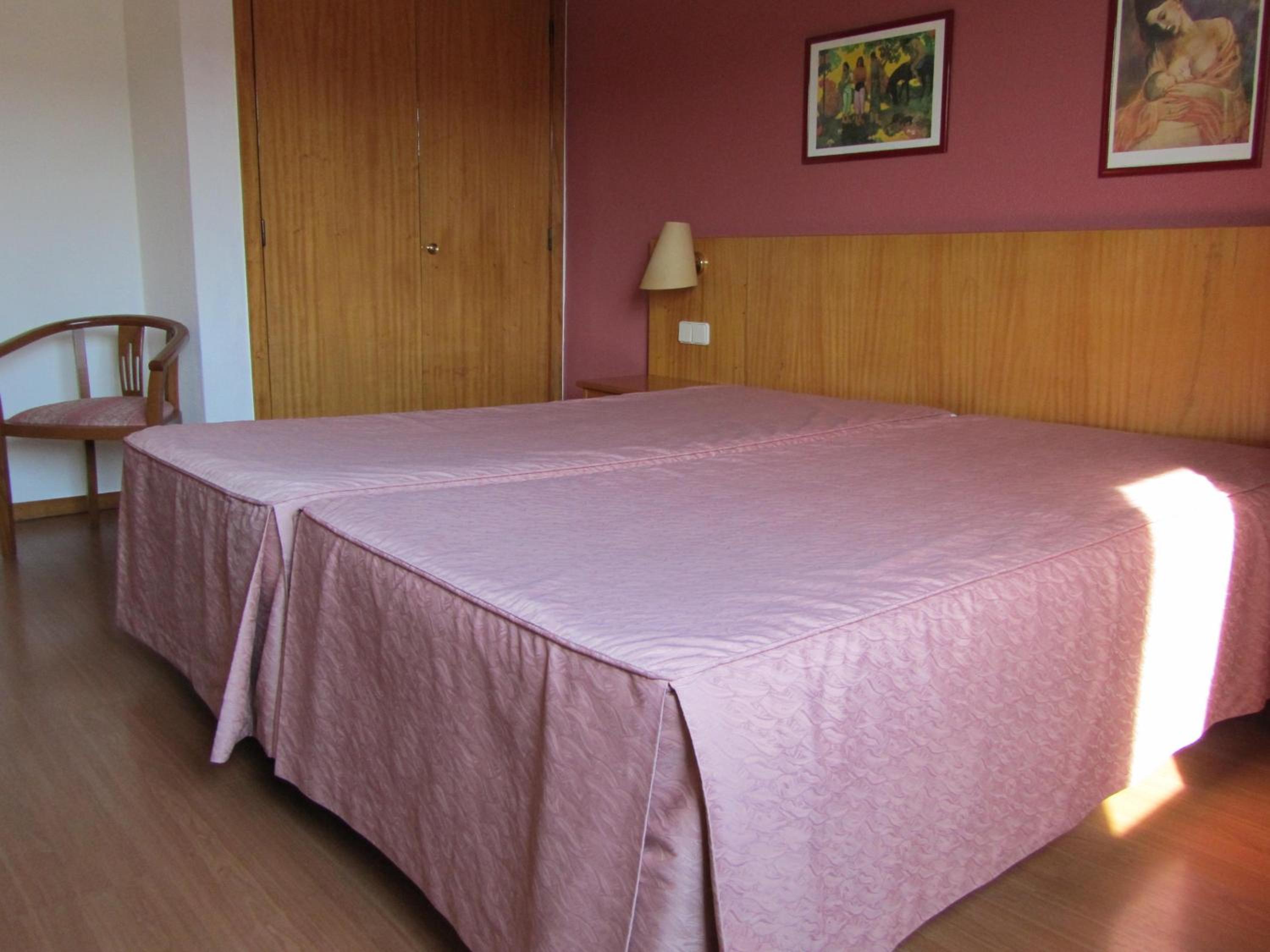Quarto Familiar (2 Adultos + 2 Crianças)