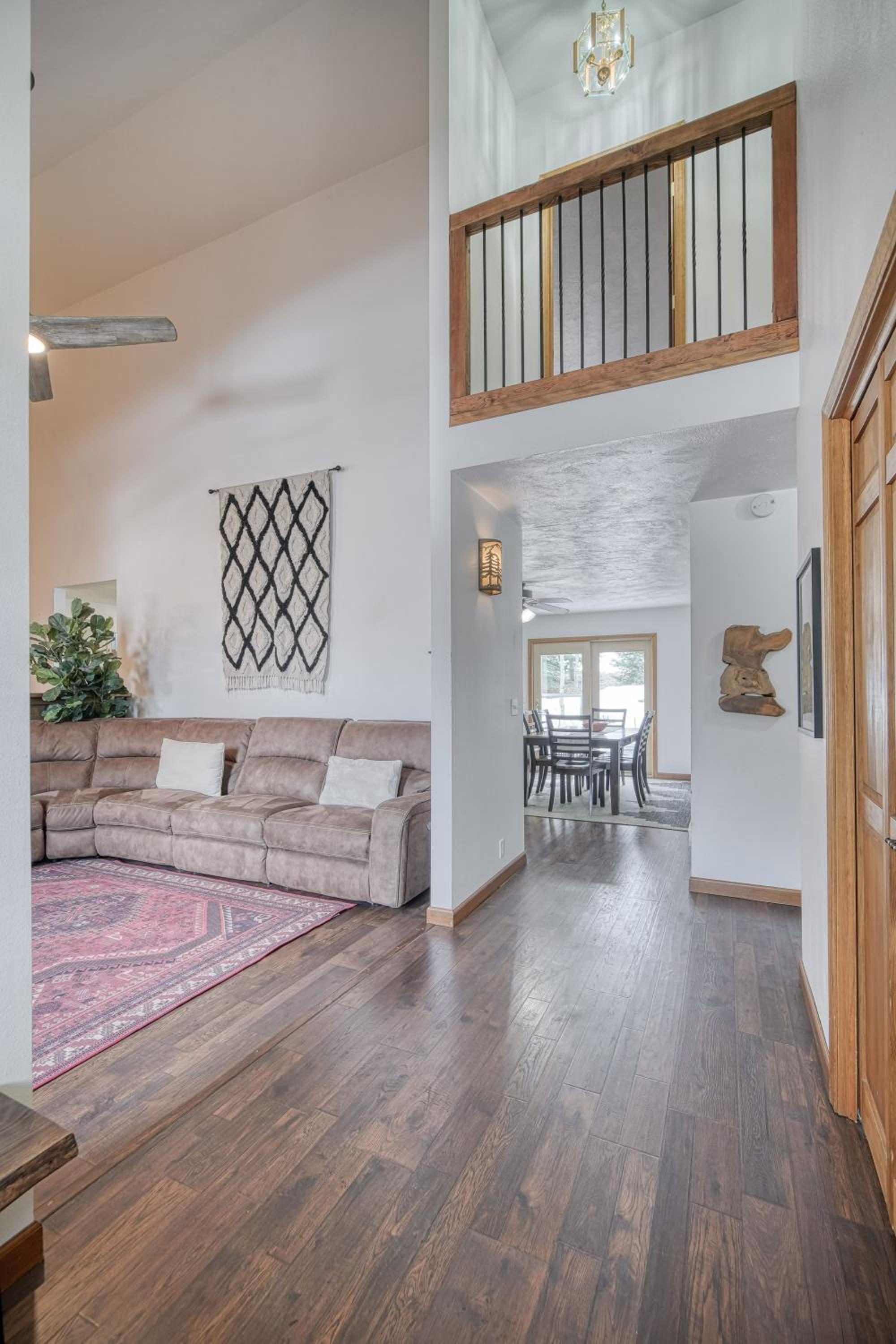 Six-Bedroom House photo 1