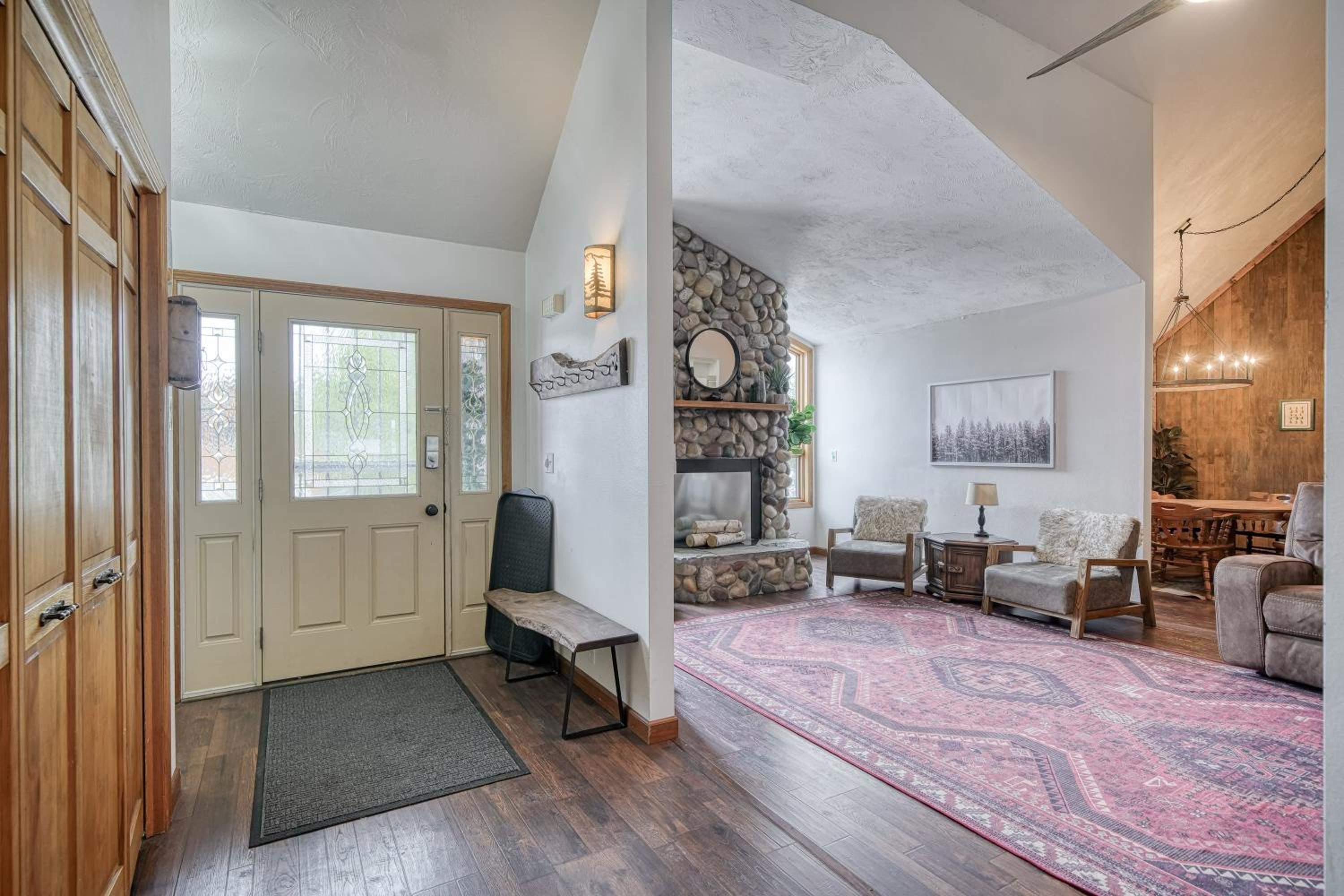 Six-Bedroom House photo 2