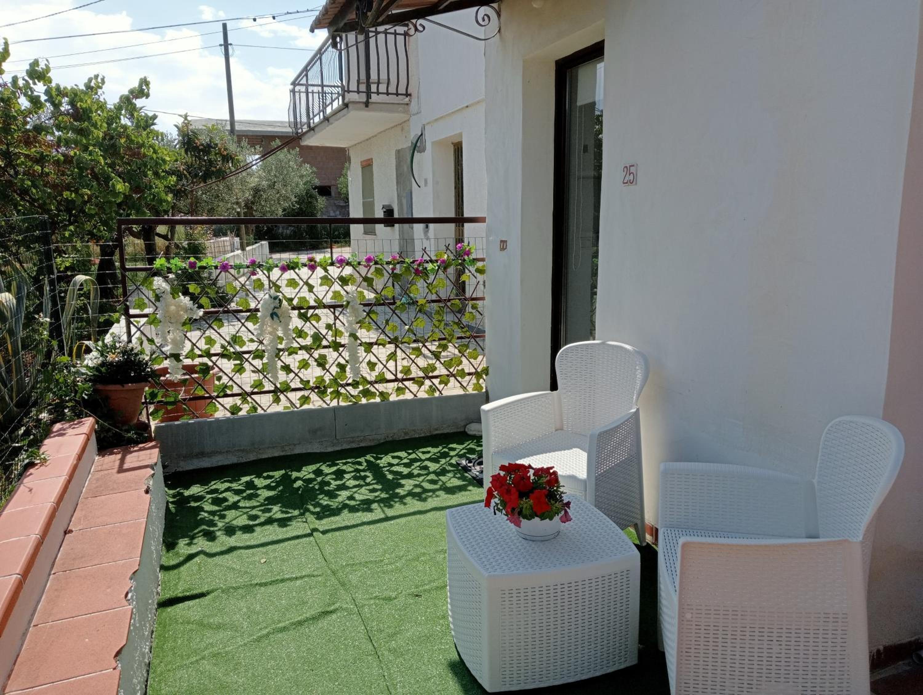 One-Bedroom House photo 2