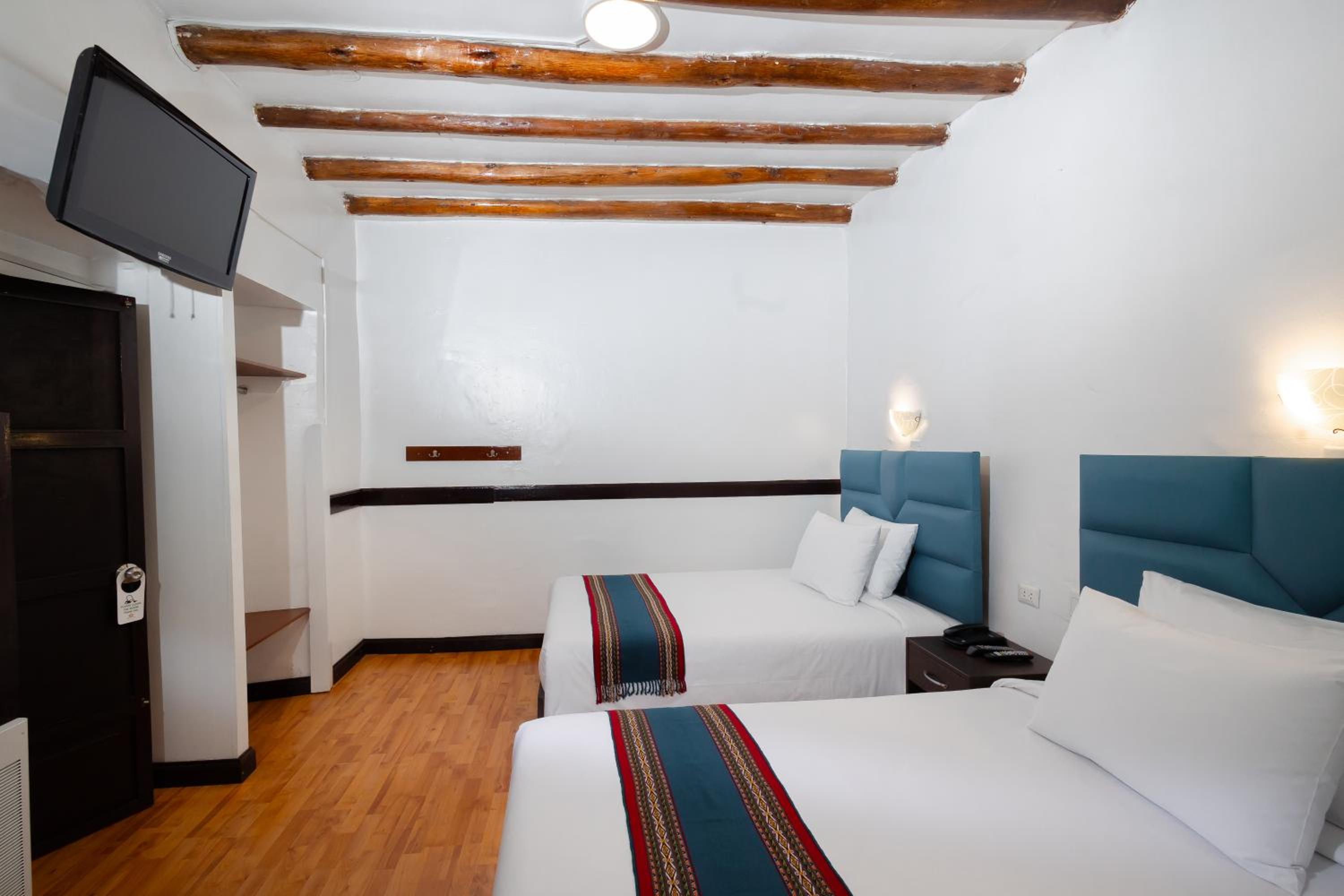 Standard Twin Room - Photo 7