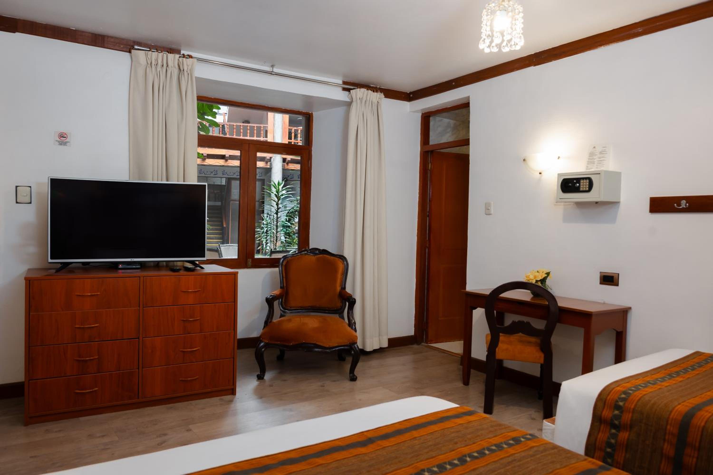 Standard Twin Room - Photo 4