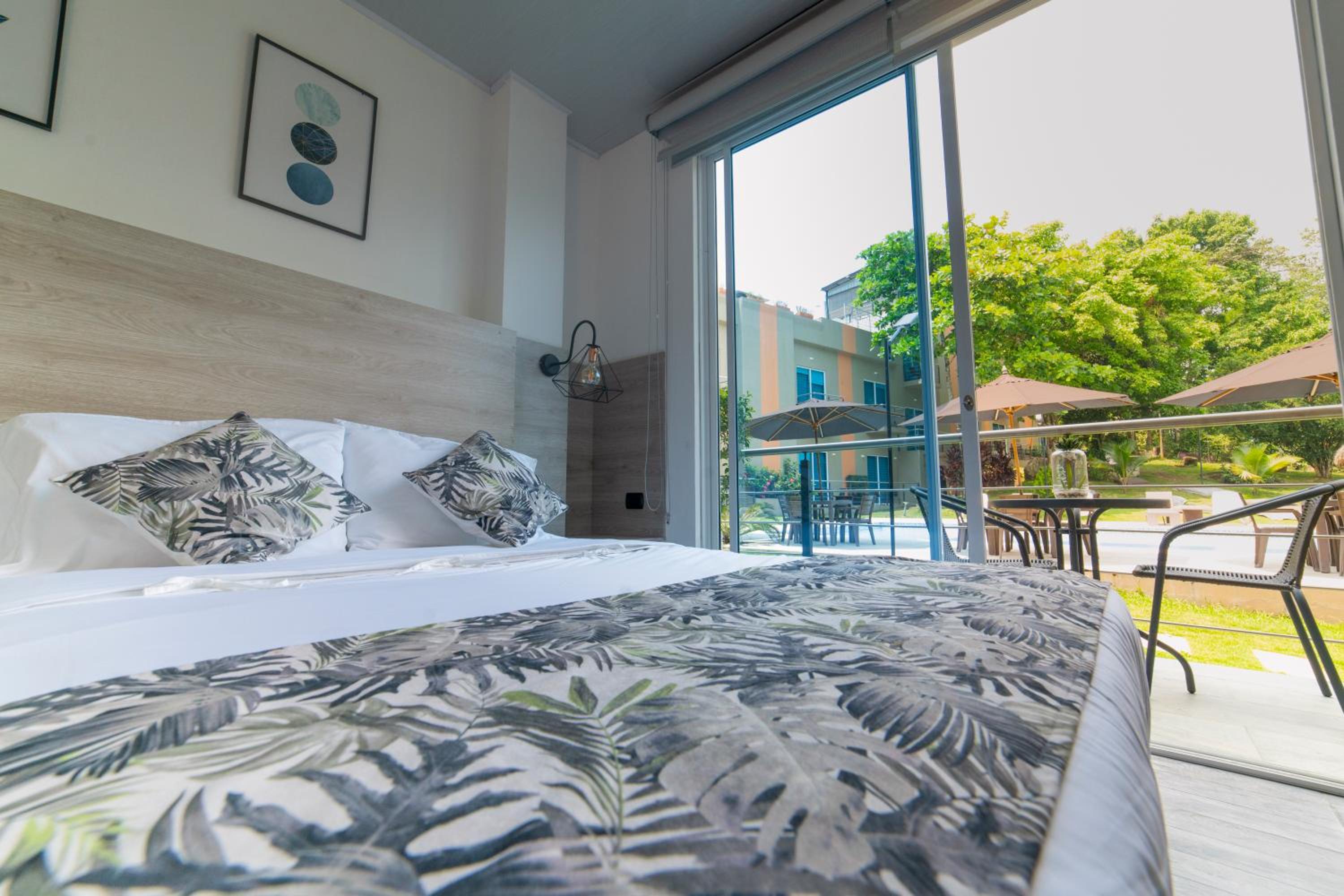 Double Room with Balcony - Photo 2