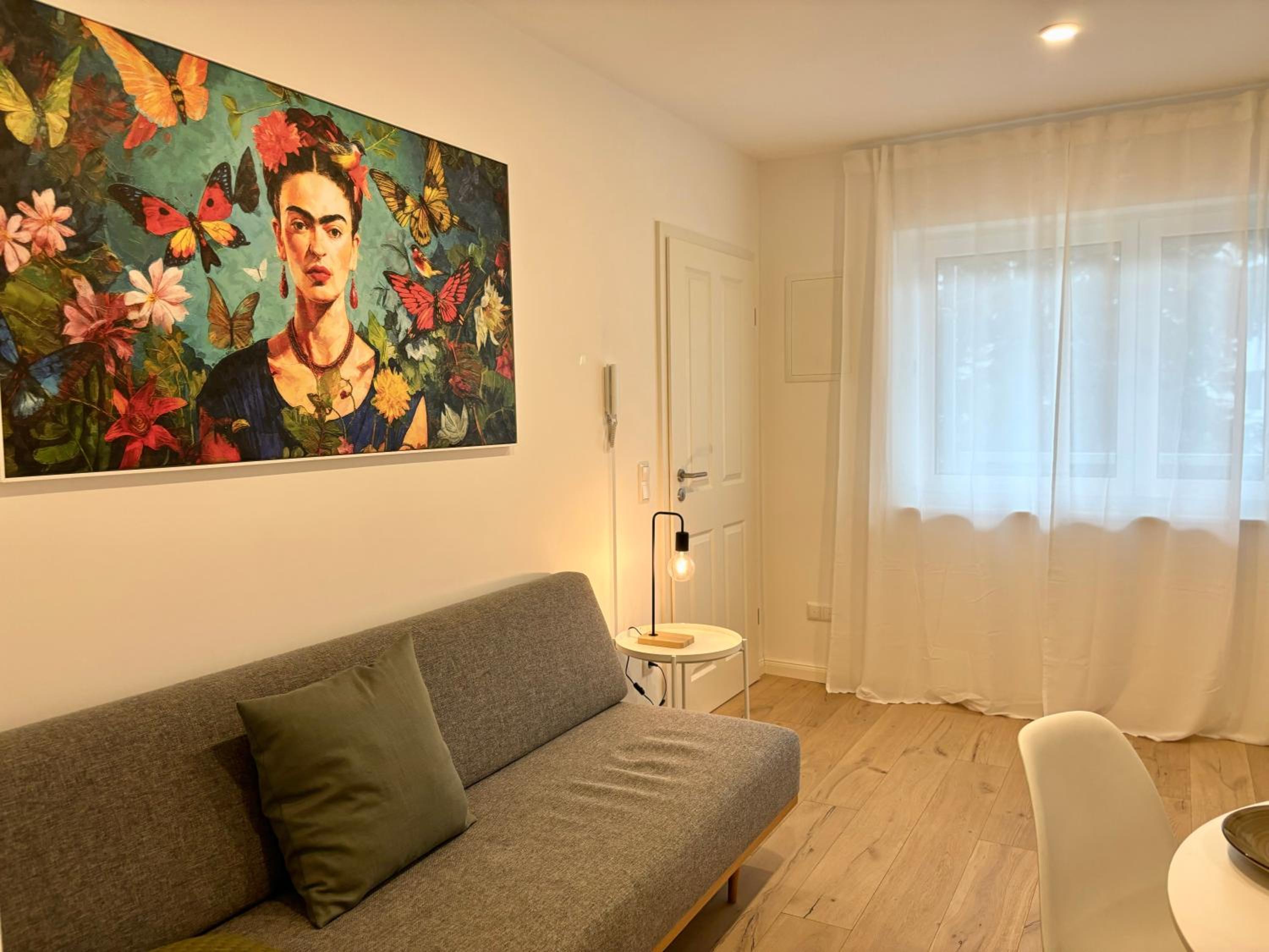 One-Bedroom Apartment photo 3