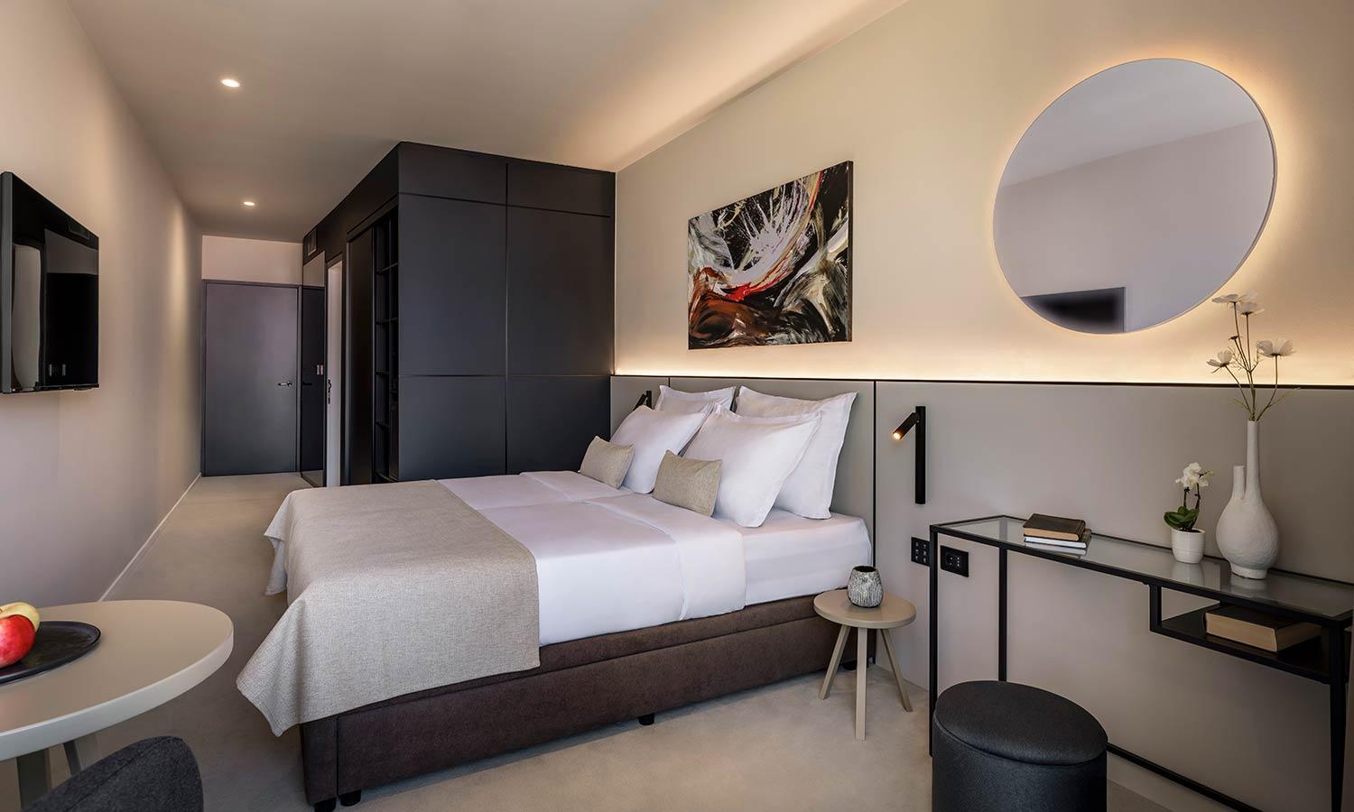 Premium Double Room with Balcony photo 2