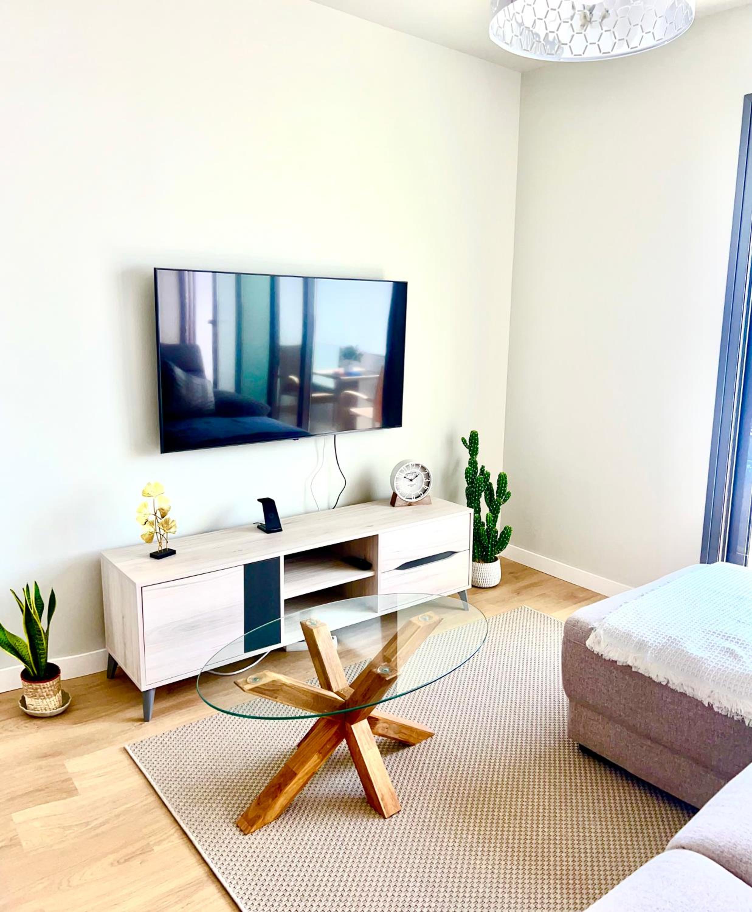 Apartamento de Dos Dormitorios con Vista a la Piscina