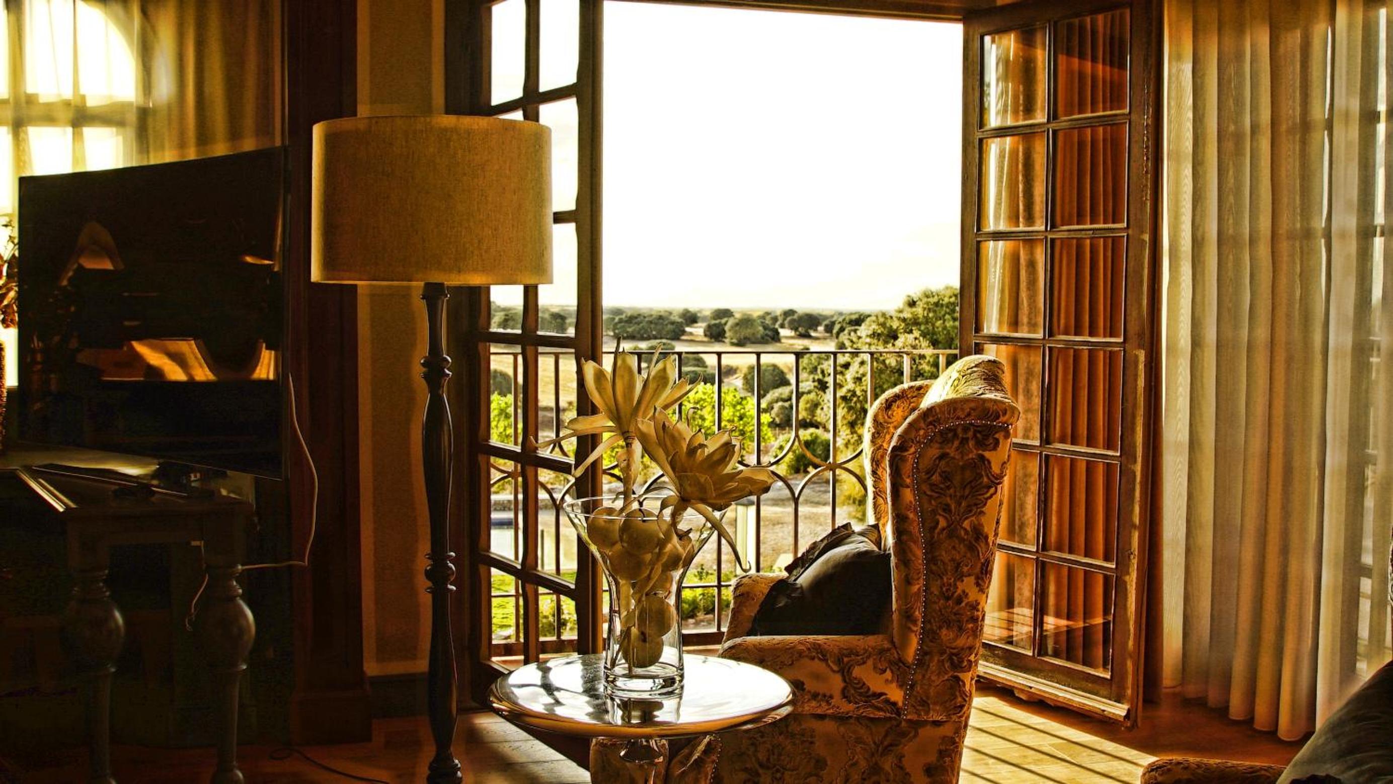 Queen Suite with Spa Bath
