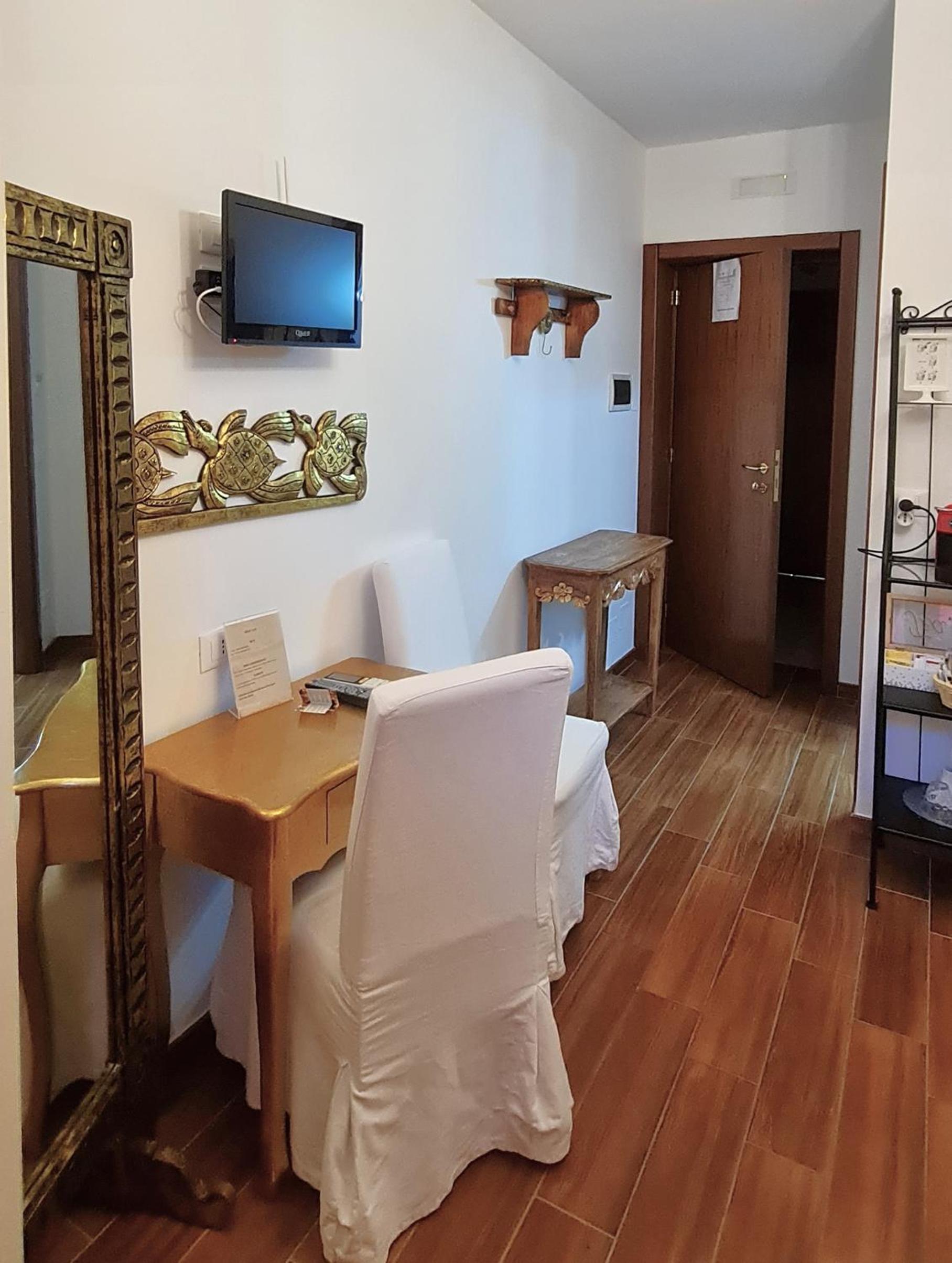 Double Room with Balcony photo 2