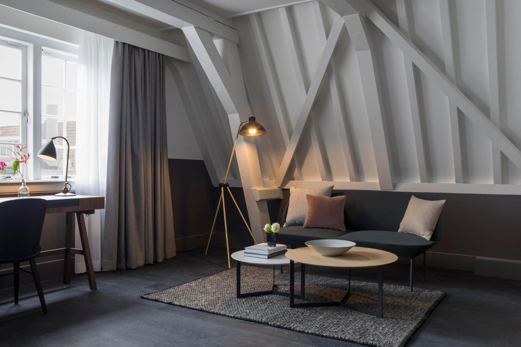 King Suite with Single Sofa Bed thumbnail 6