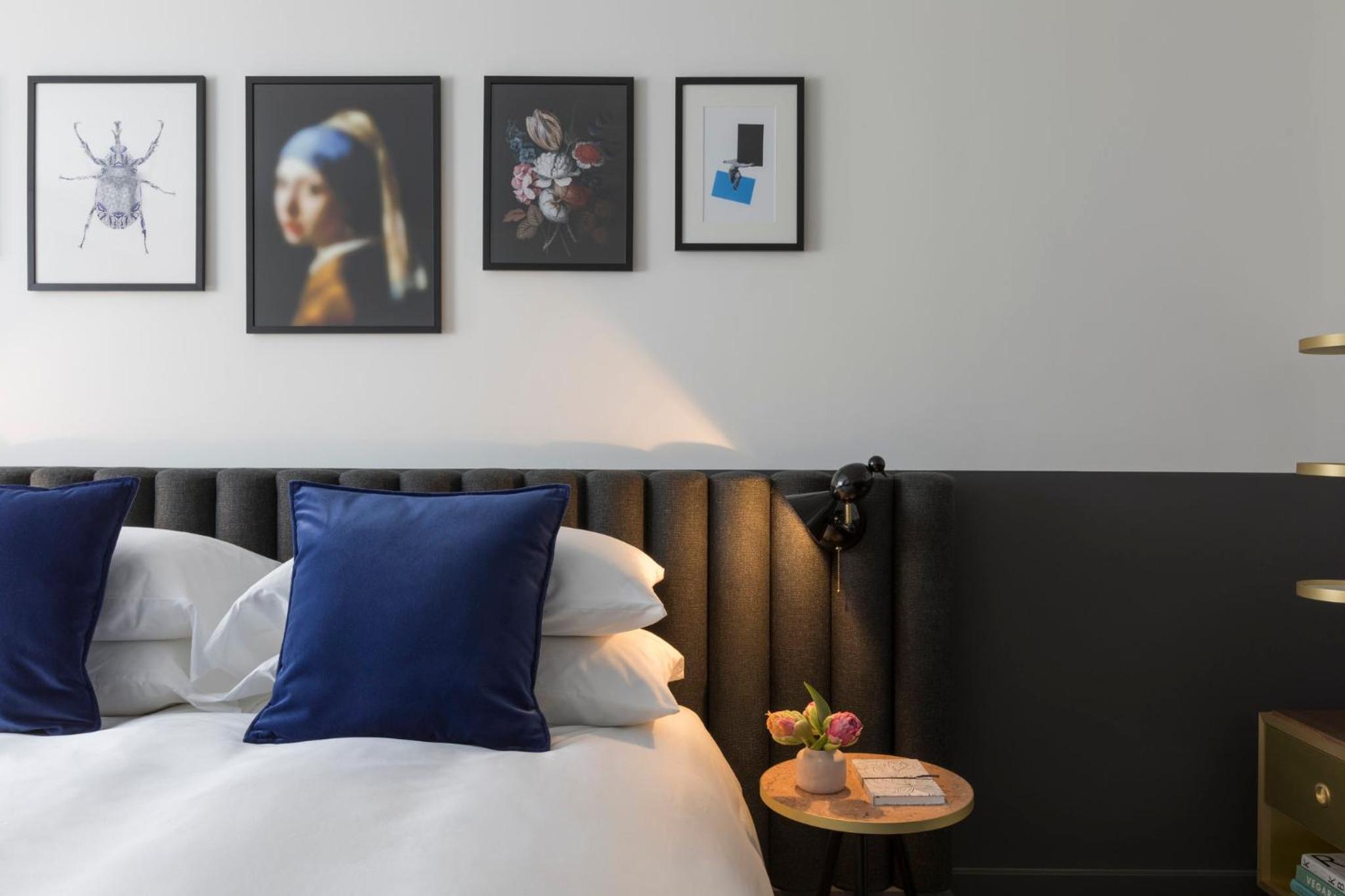 Premium King Room thumbnail 6