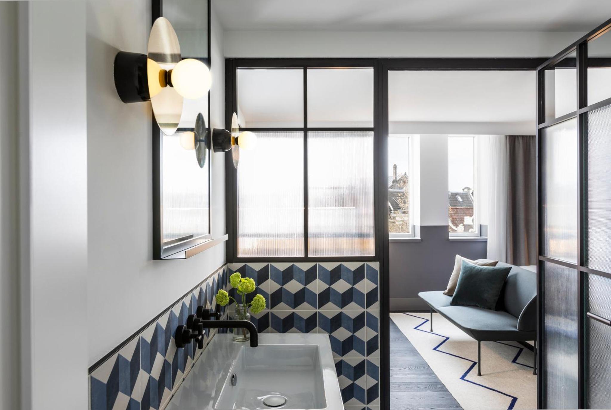 Premium King Room with Street View