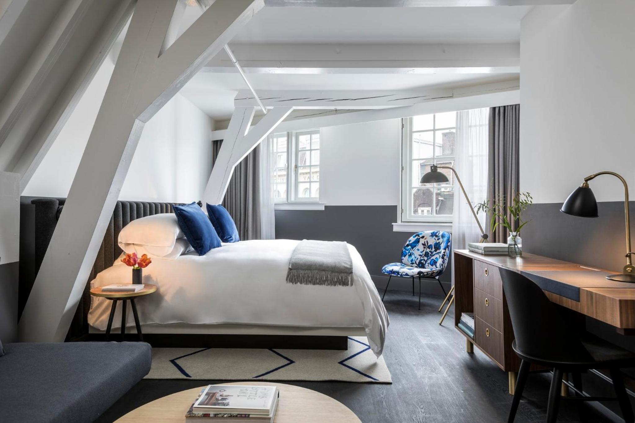 King Suite with Single Sofa Bed
