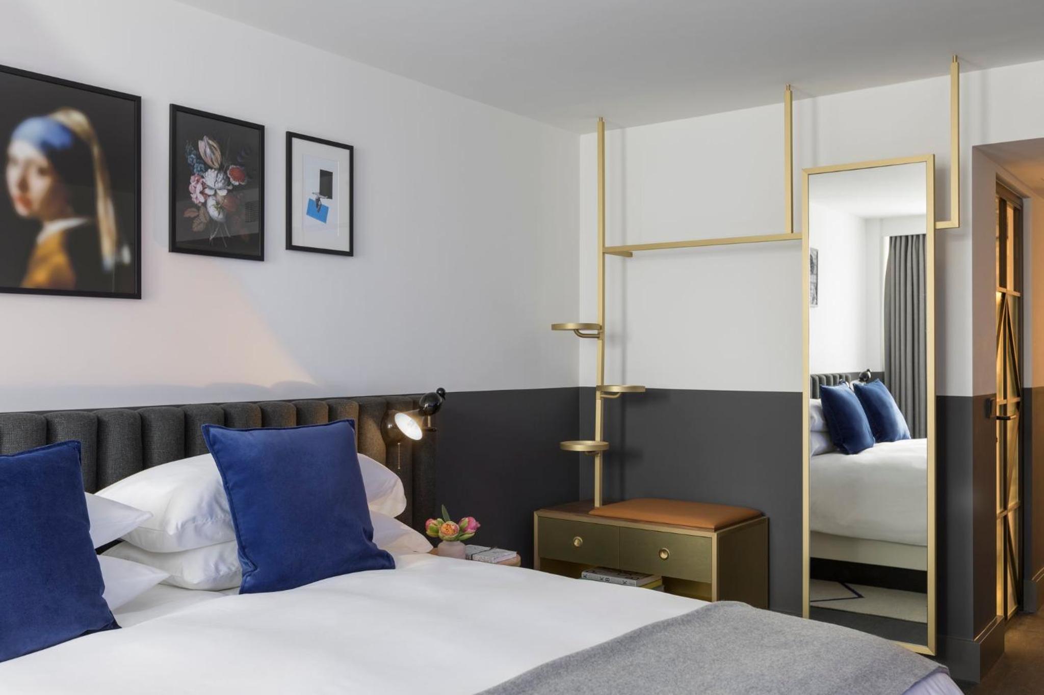 Premium King Room thumbnail 5