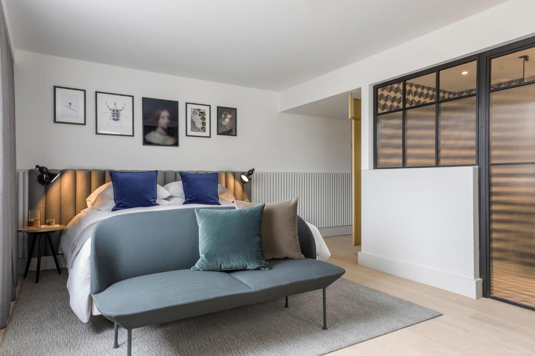 Premium King Room with Street View