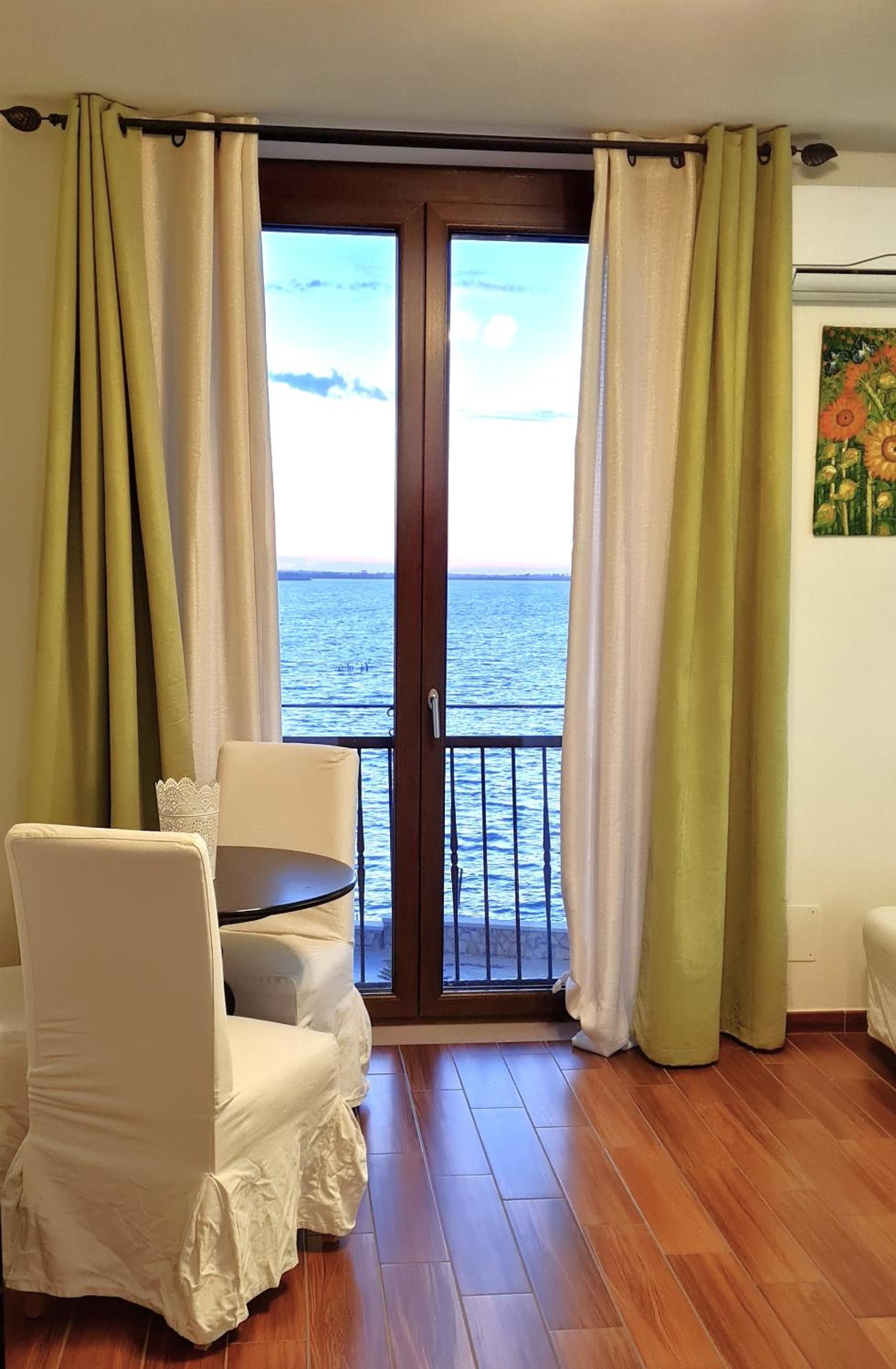 Suite with Lake View photo 3