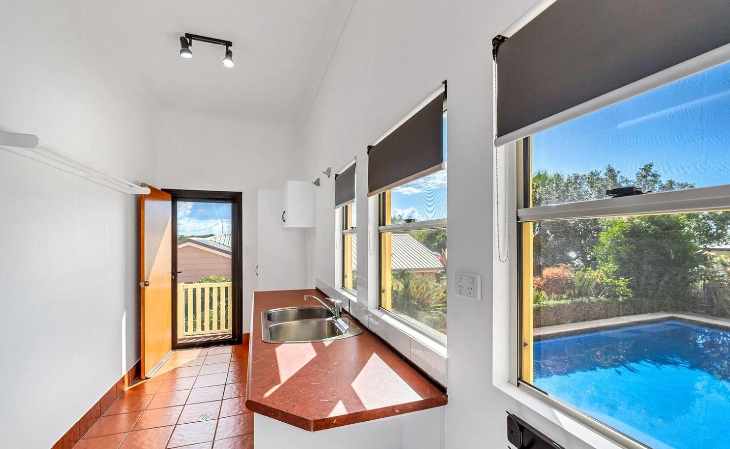 Four-Bedroom House photo 3