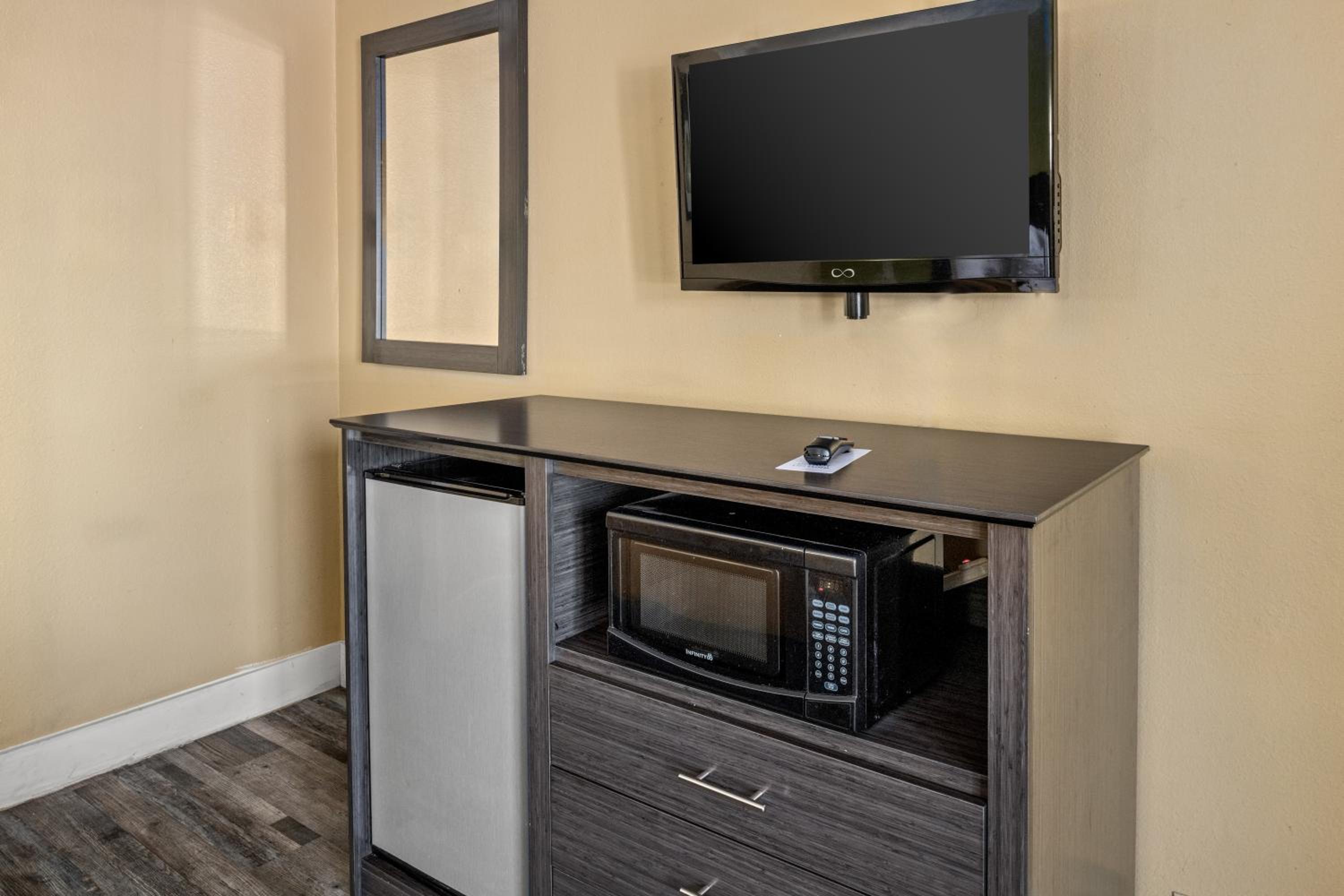Queen Room - Disability Access photo 3