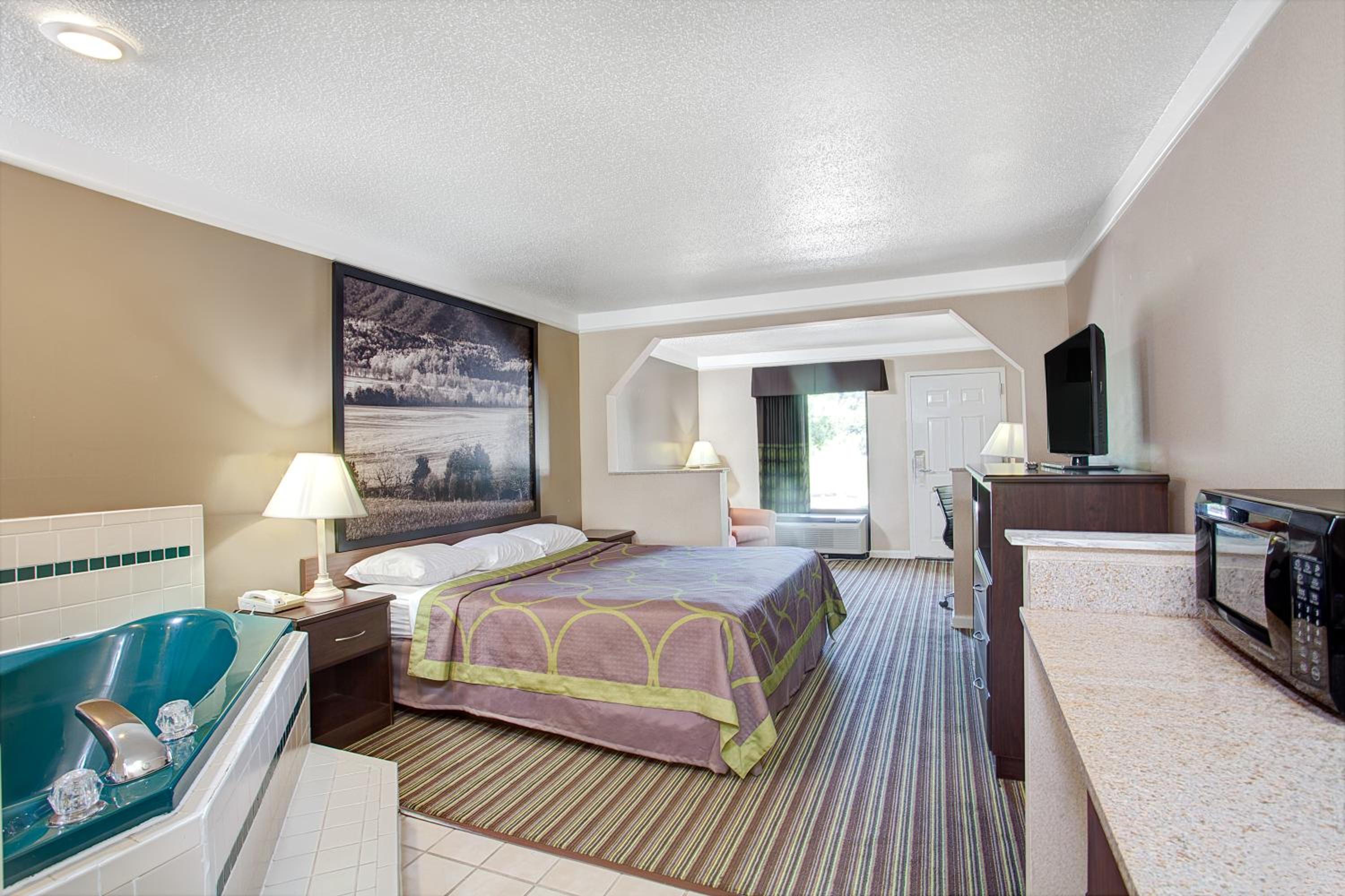 1 King Bed, Deluxe Studio Suite, Non-Smoking  - Photo 3